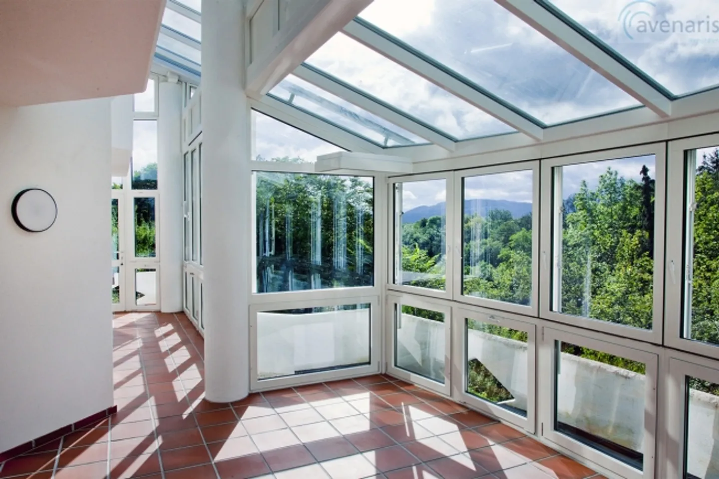 Einzigartige Liegenschaft mit Panoramablick und beheiztem Indoor-Pool - Foto 6 von 16