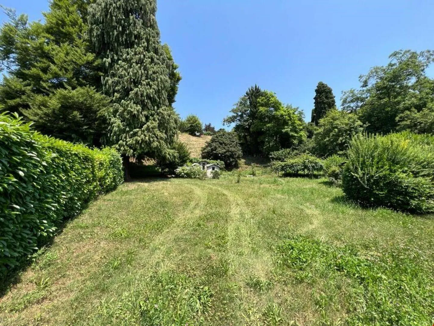 Large building plot in the center of Pedrinate - Photo 2 of 4