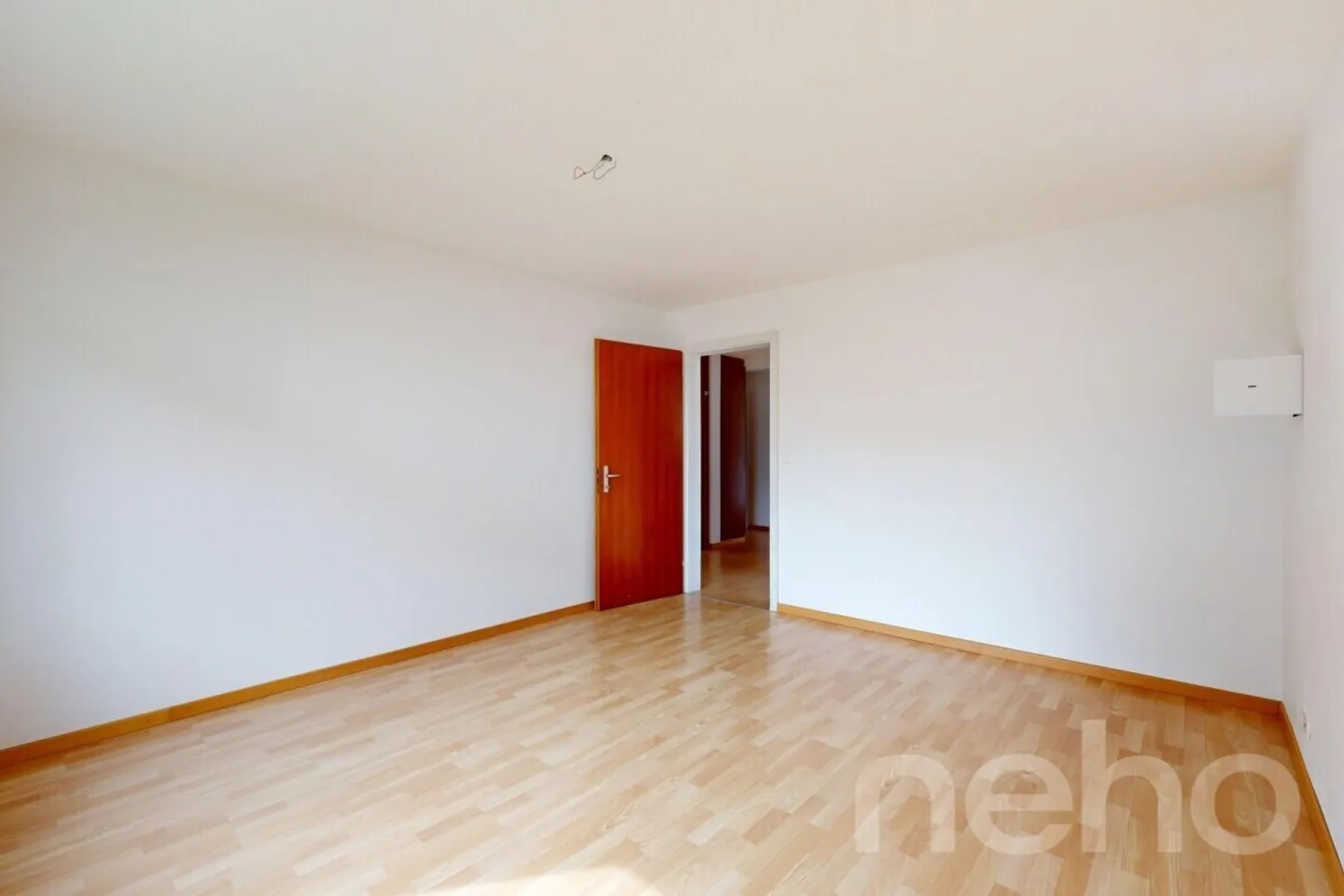 4.5-Room Apartment on the Raised Ground Floor - Sunny, Quiet, and Central - Photo 8 of 12