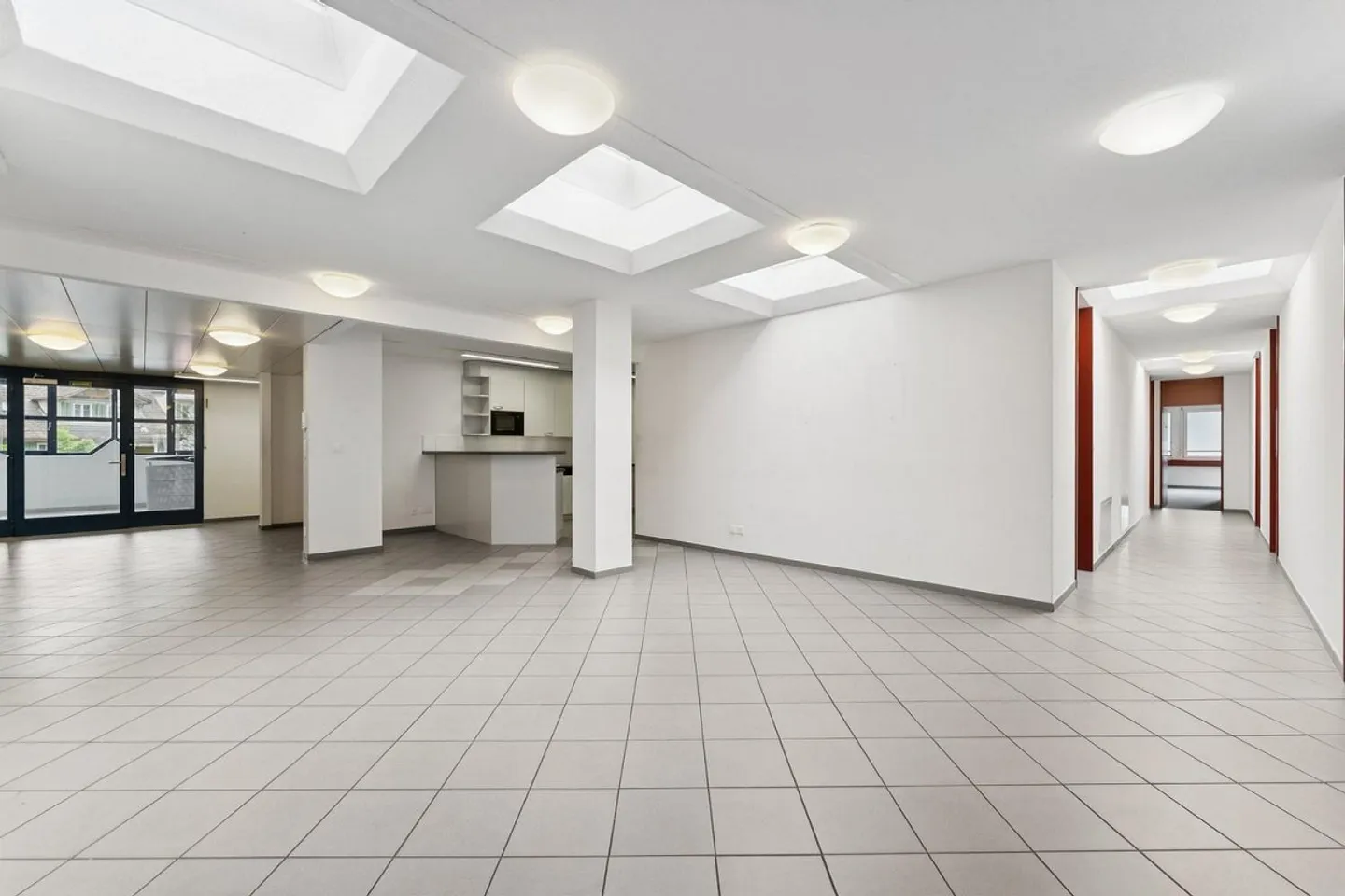 Flexible office spaces with development potential in a central location - Photo 10 of 13