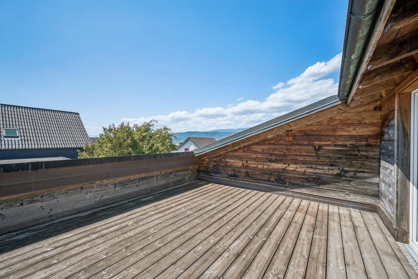 Chalet attrayant de 5,5 pièces à Mörigen BE avec vue sur le lac de Bienne - Photo 2 sur 19