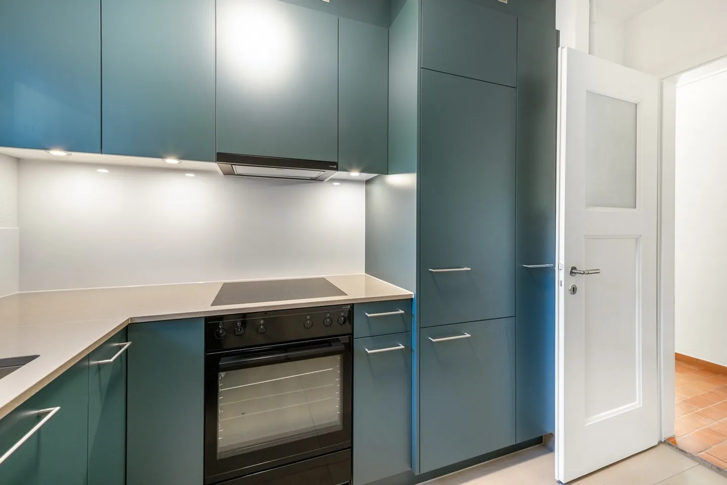 Renovated. Modern. Close to the city. – Your new home is waiting - Photo 2 of 7
