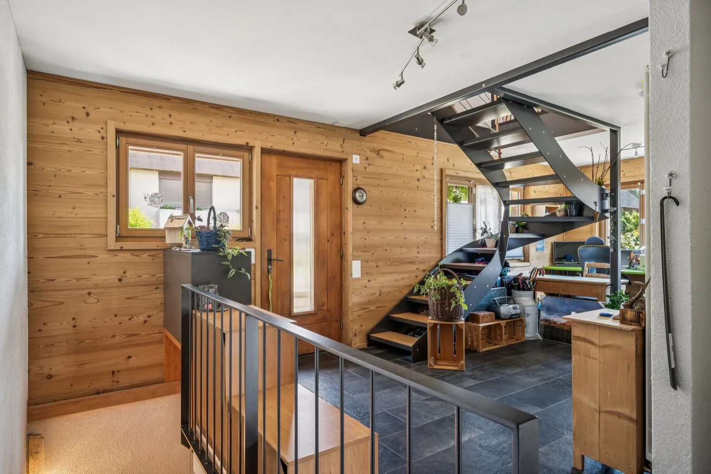 Chalet attrayant de 5,5 pièces à Mörigen BE avec vue sur le lac de Bienne - Photo 3 sur 19