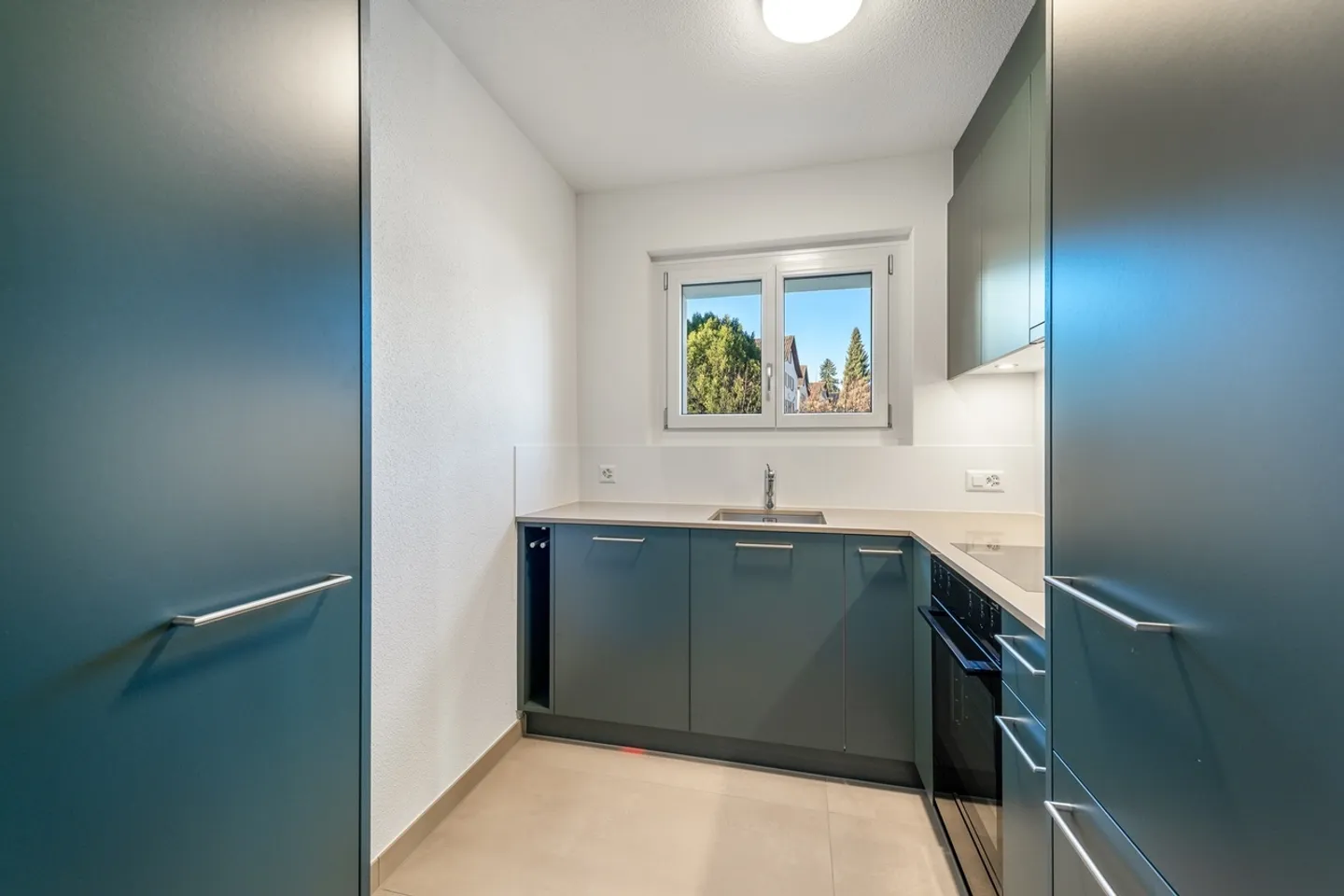 Renovated. Modern. Close to the city. – Your new home is waiting - Photo 3 of 7