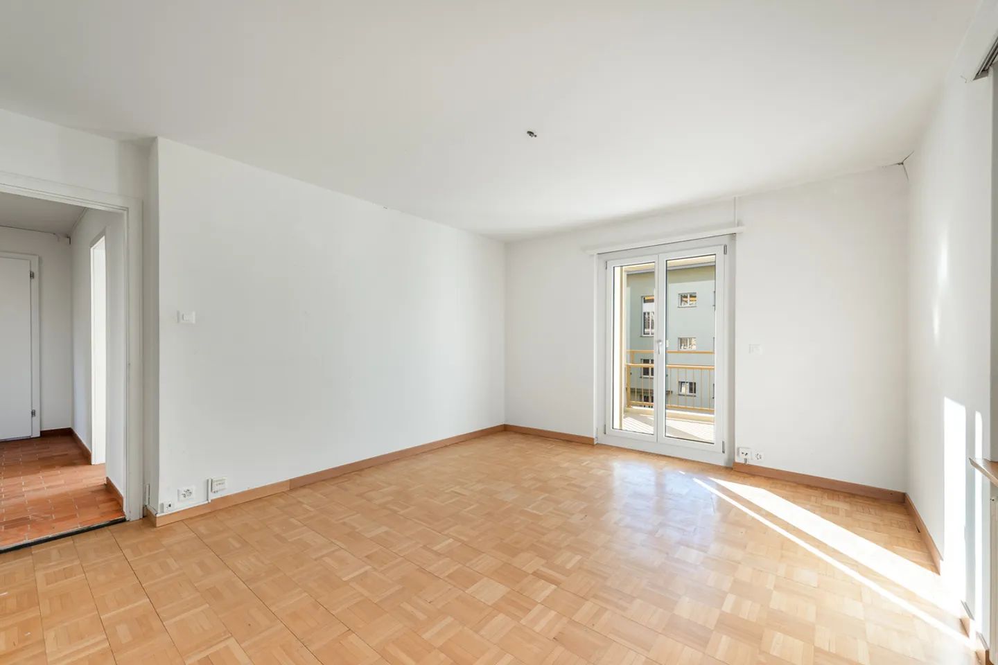 Renovated. Modern. Close to the city. – Your new home is waiting - Photo 4 of 7