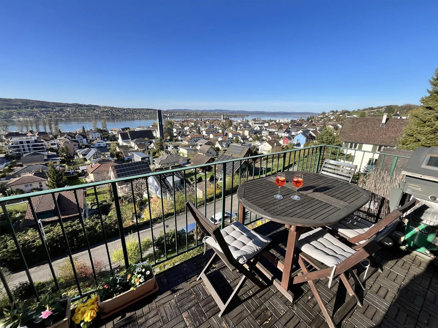 Cercasi nuovo inquilino per appartamento attico di 3 stanze con vista fantastica sul lago - Foto 21 di 22
