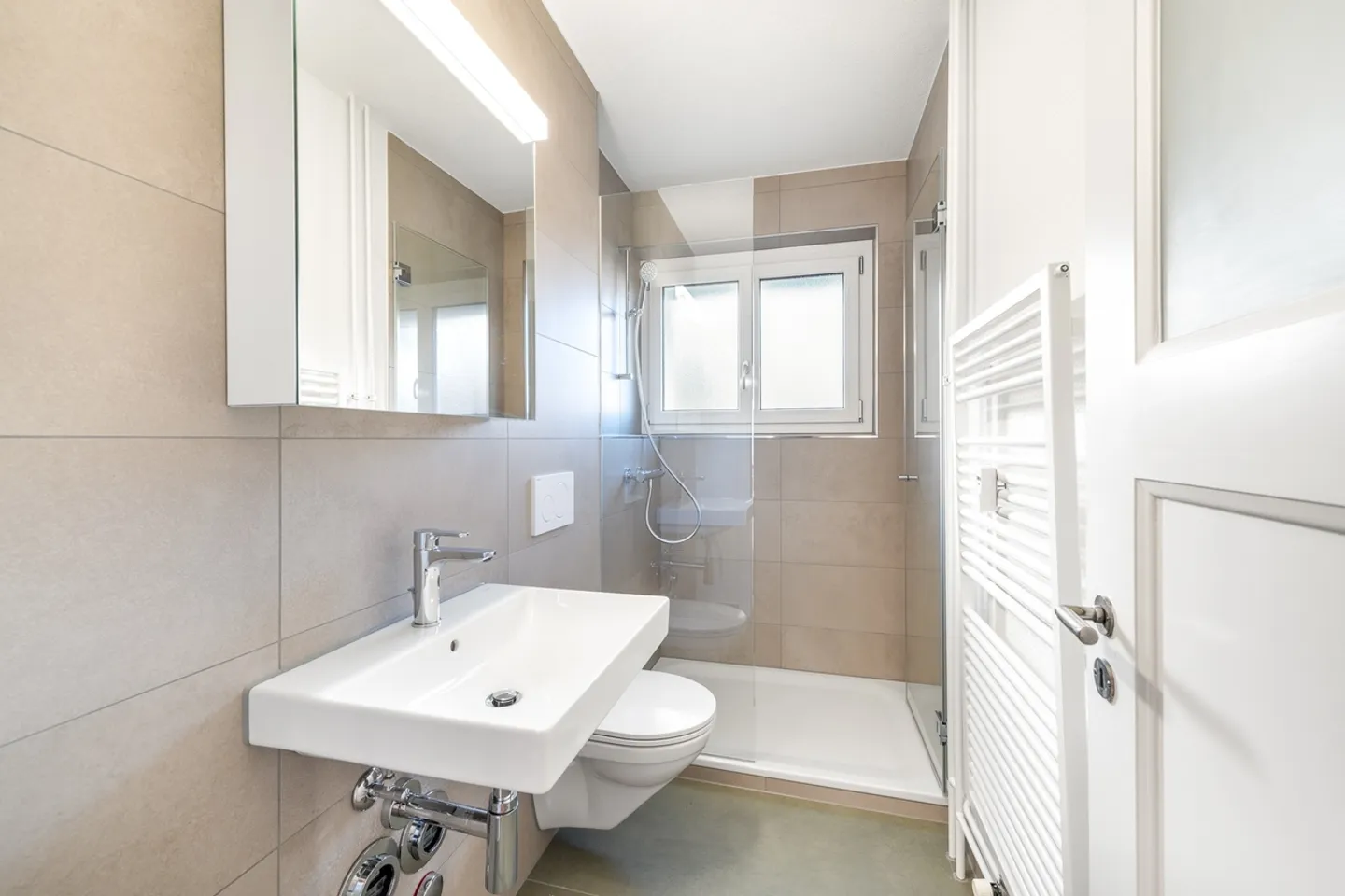 Renovated. Modern. Close to the city. – Your new home is waiting - Photo 5 of 7