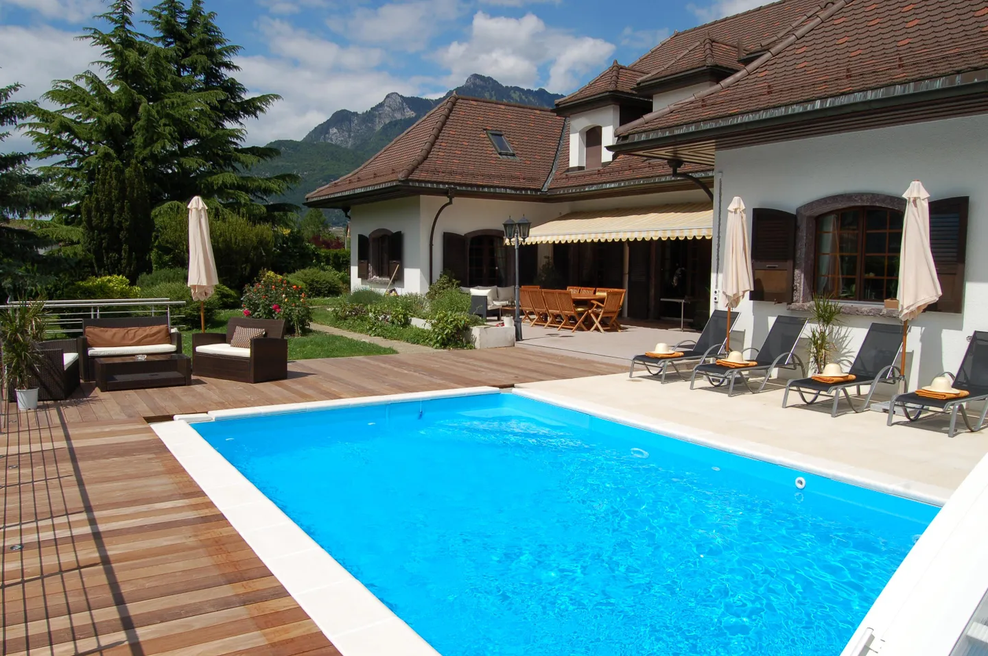 Herrenhaus mit 9 Zimmern in einem Wohngebiet - Foto 2 von 11