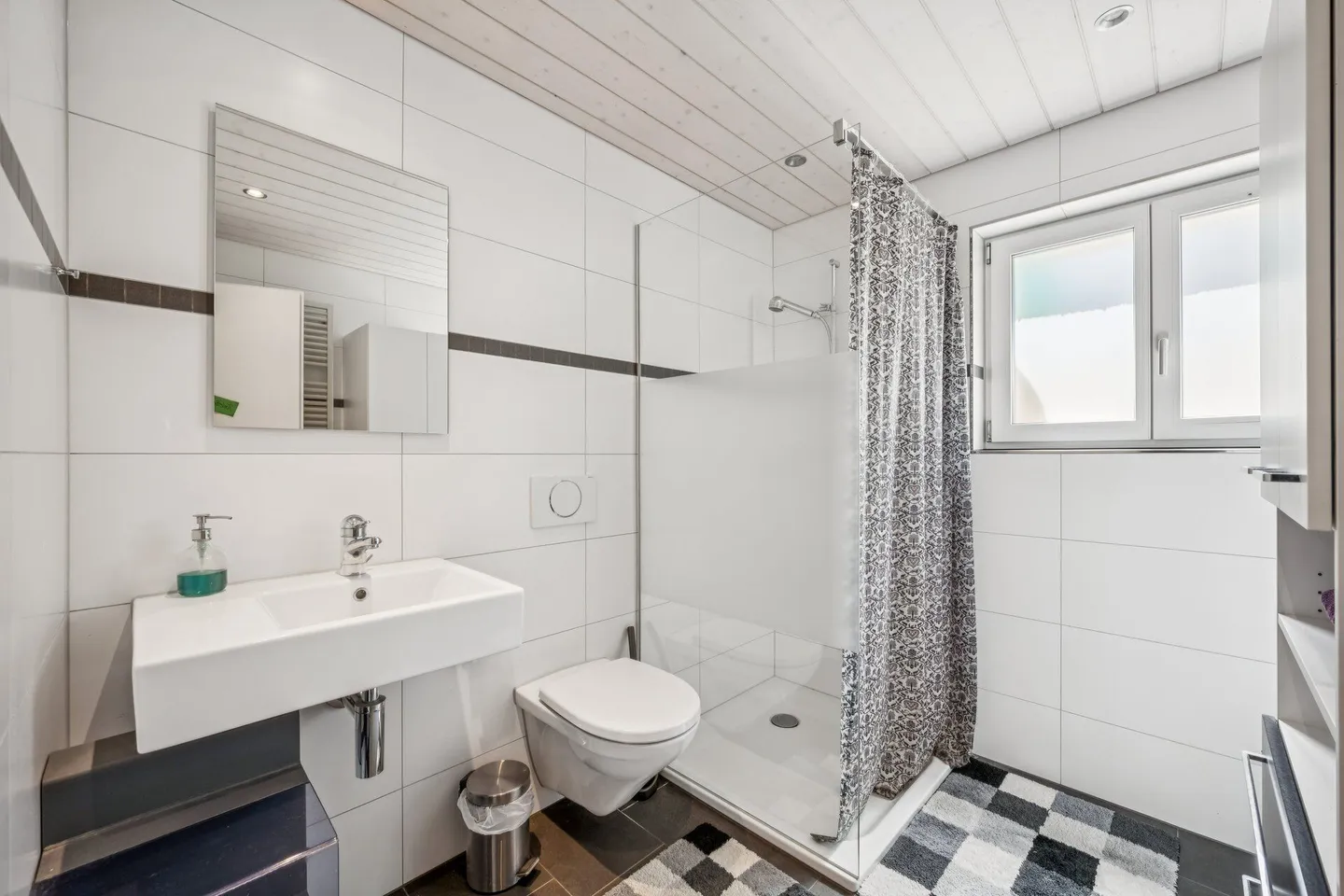 Chalet attrayant de 5,5 pièces à Mörigen BE avec vue sur le lac de Bienne - Photo 15 sur 19