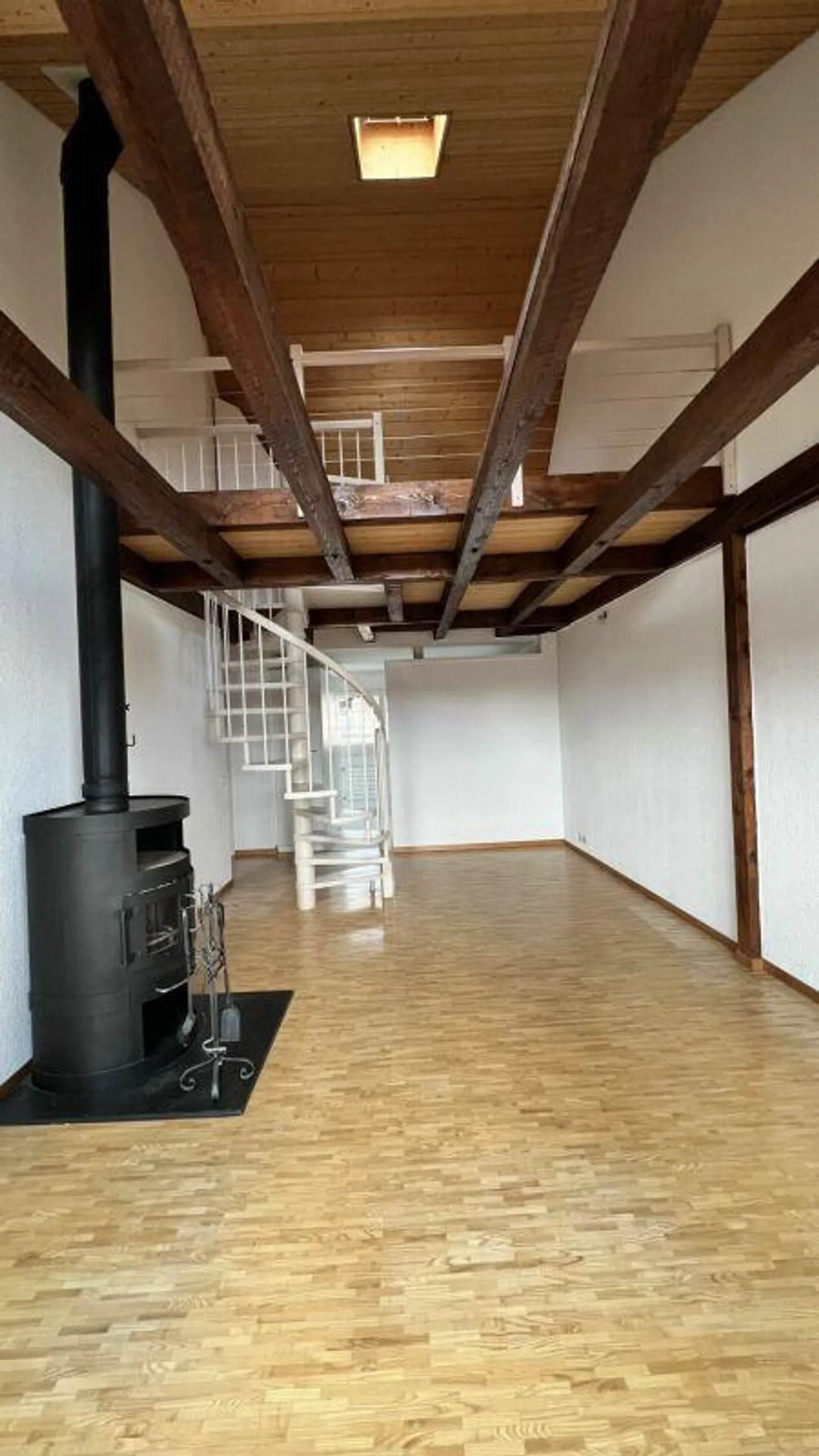 sonnige 2.5-Zimmerwohnung mit Galerie und zusätzlichem Zimmer - Foto 1 von 14