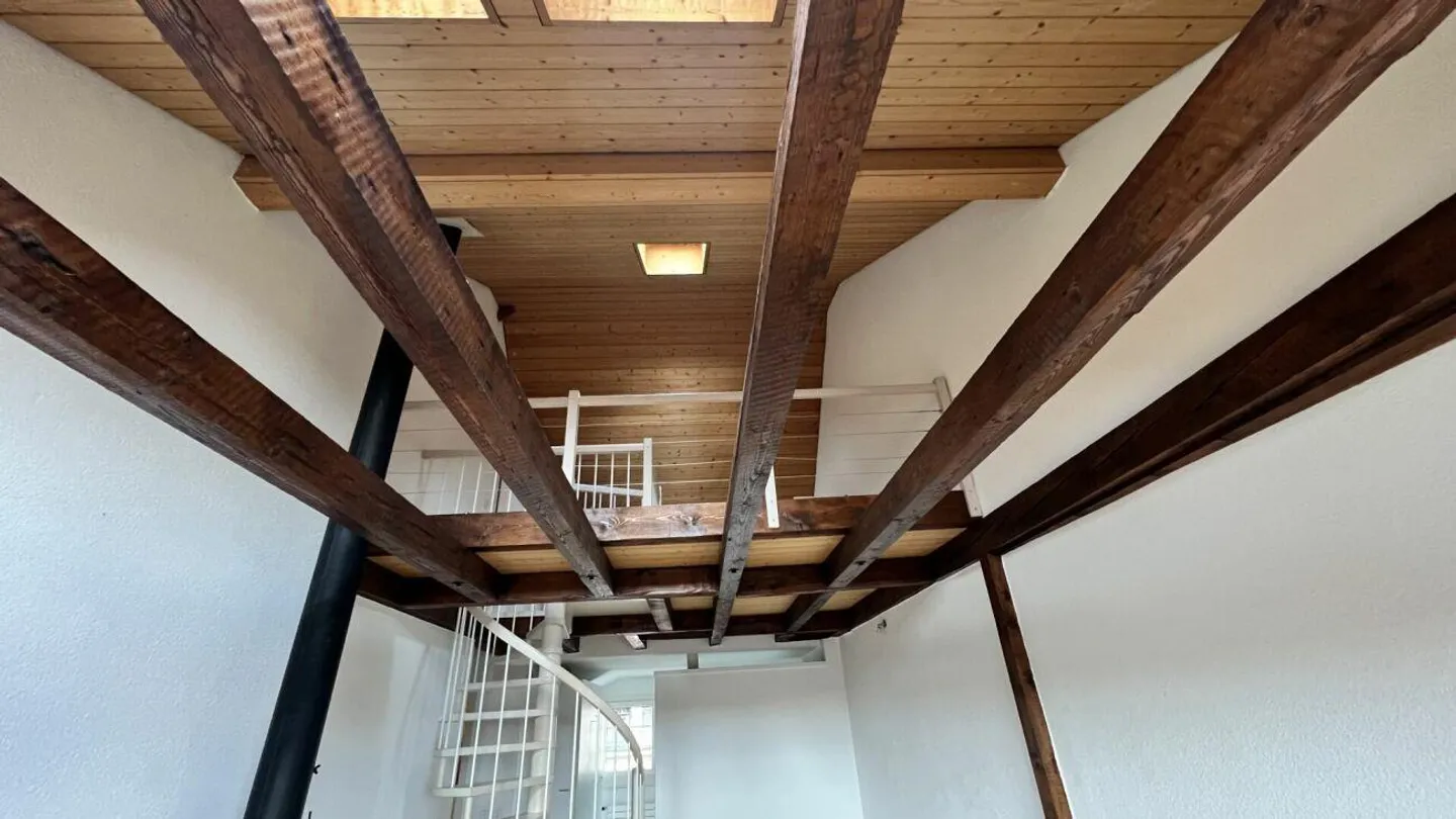 sonnige 2.5-Zimmerwohnung mit Galerie und zusätzlichem Zimmer - Foto 4 von 14