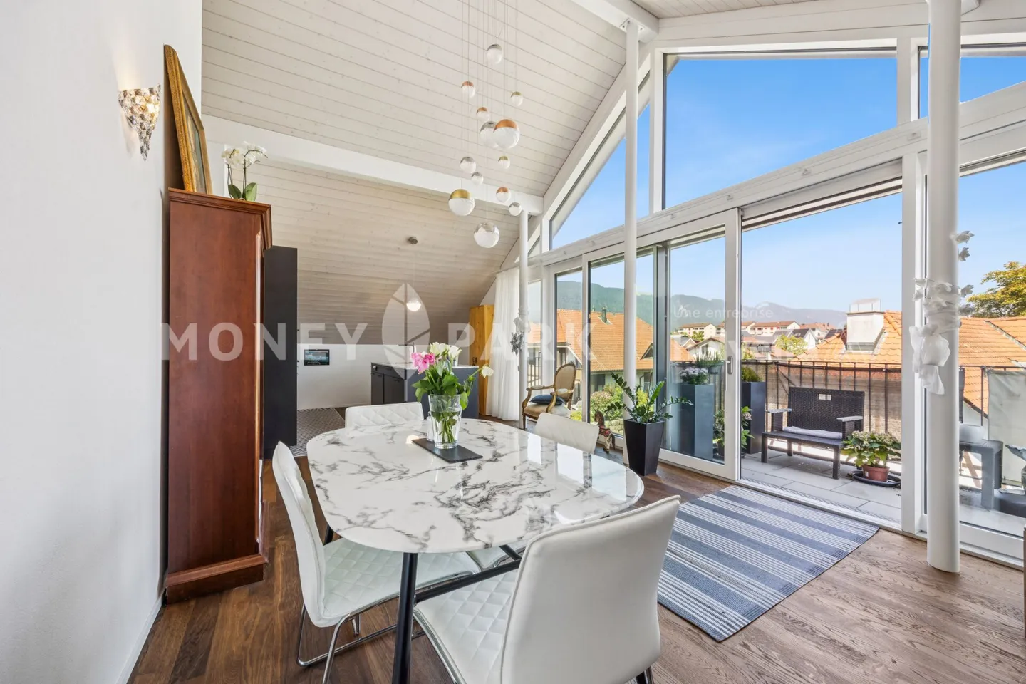 Bel appartement moderne en attique - Photo 2 sur 13