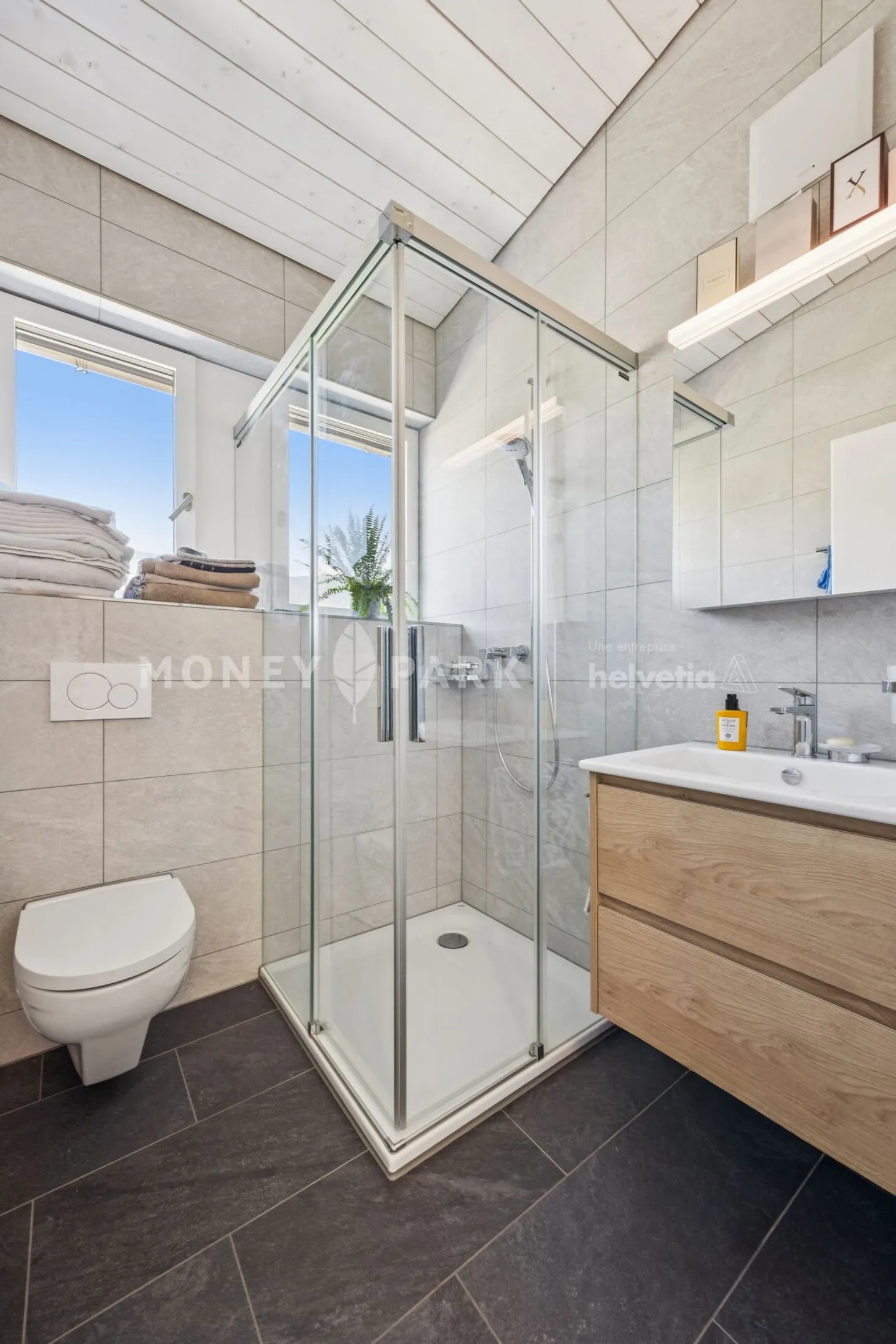 Bel appartement moderne en attique - Photo 10 sur 13