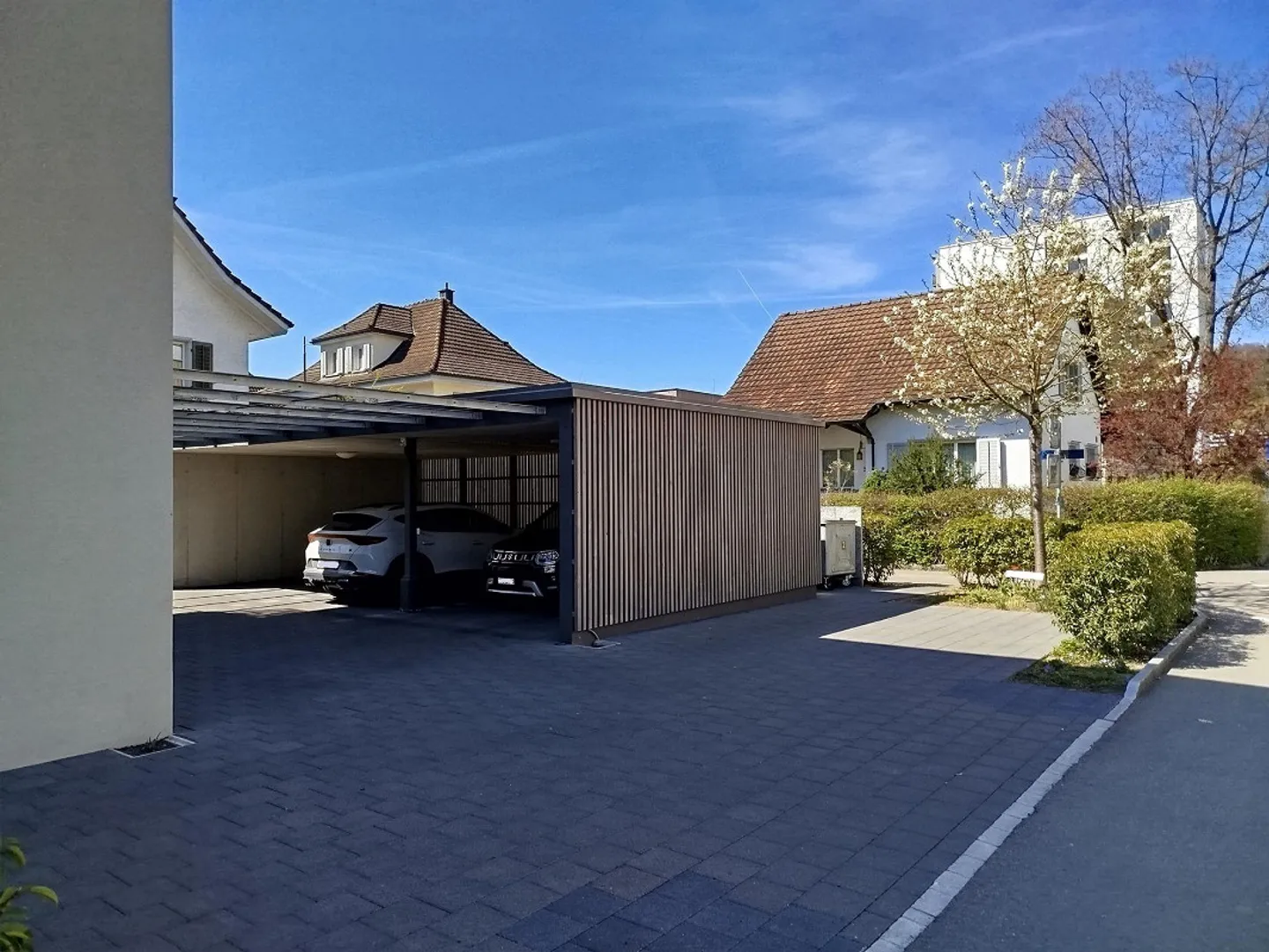 Place de parking couverte à proximité immédiate du centre de soins Süssbach - Photo 3 sur 3