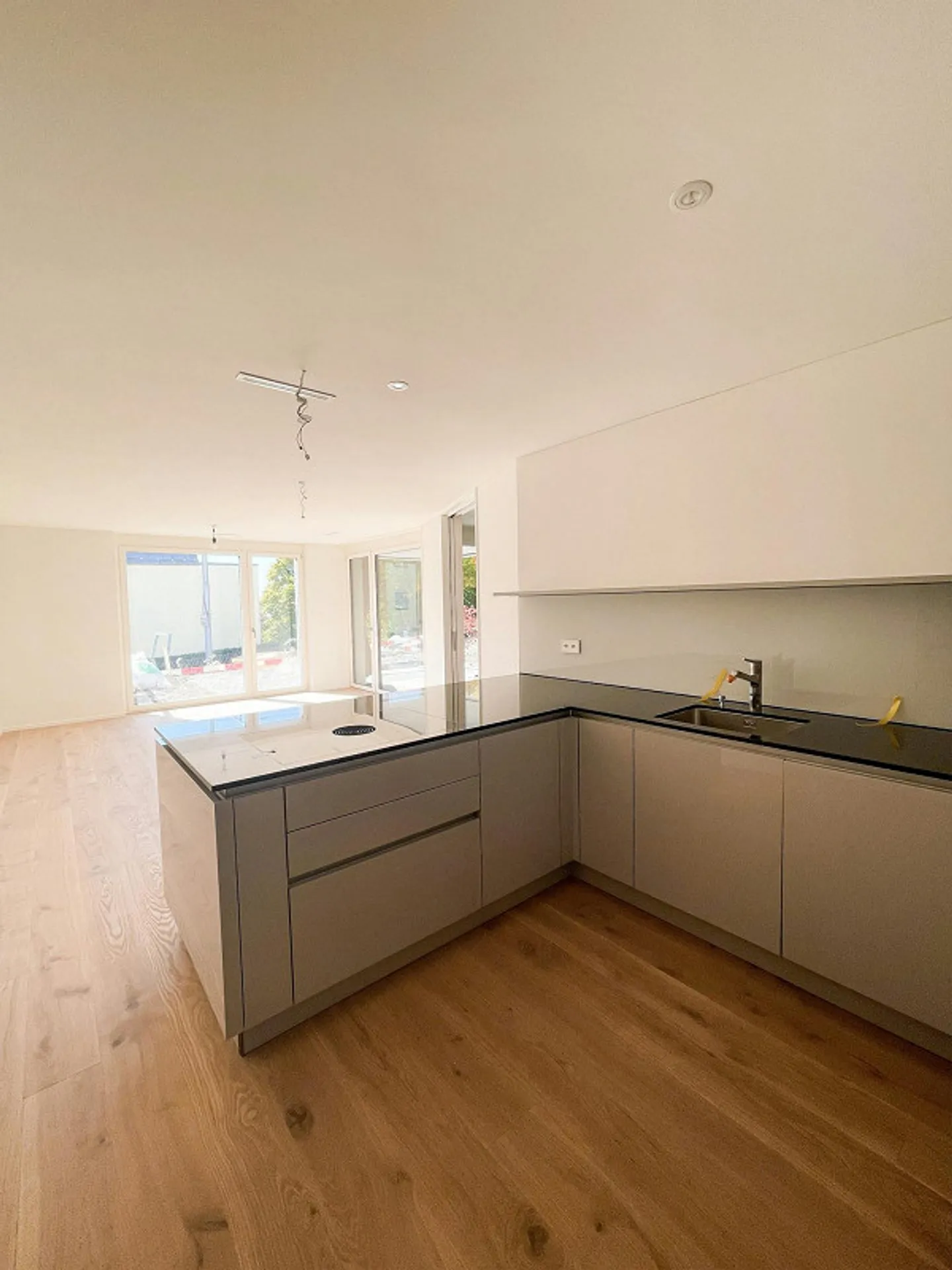 Sunny Garden Apartment in Preferred Location in Höngg - Photo 3 of 9