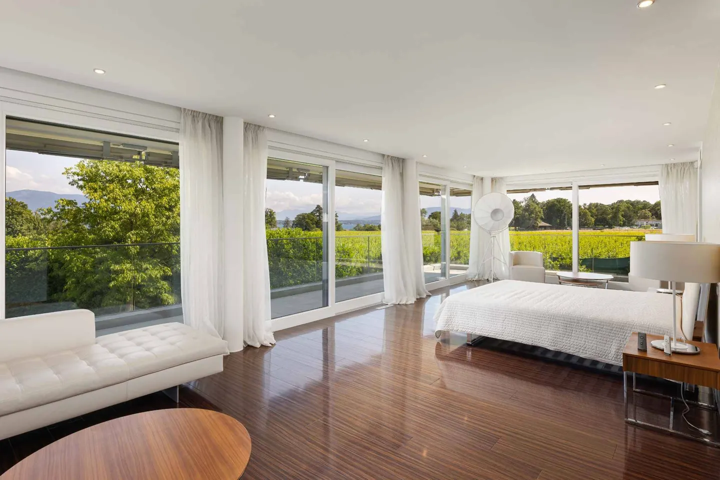 Luxury Villa with Lake View - Photo 5 of 13