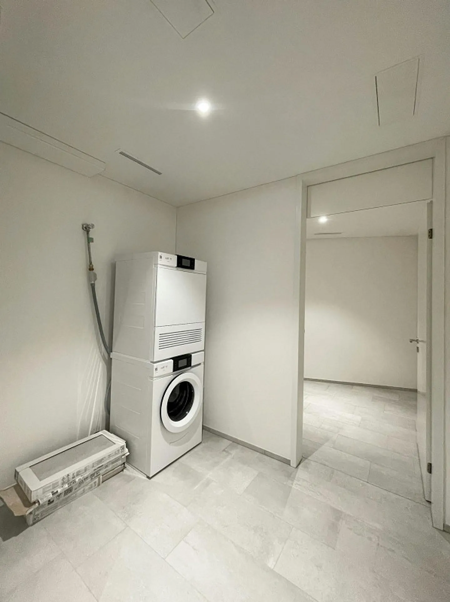 Sunny Garden Apartment in Preferred Location in Höngg - Photo 8 of 9