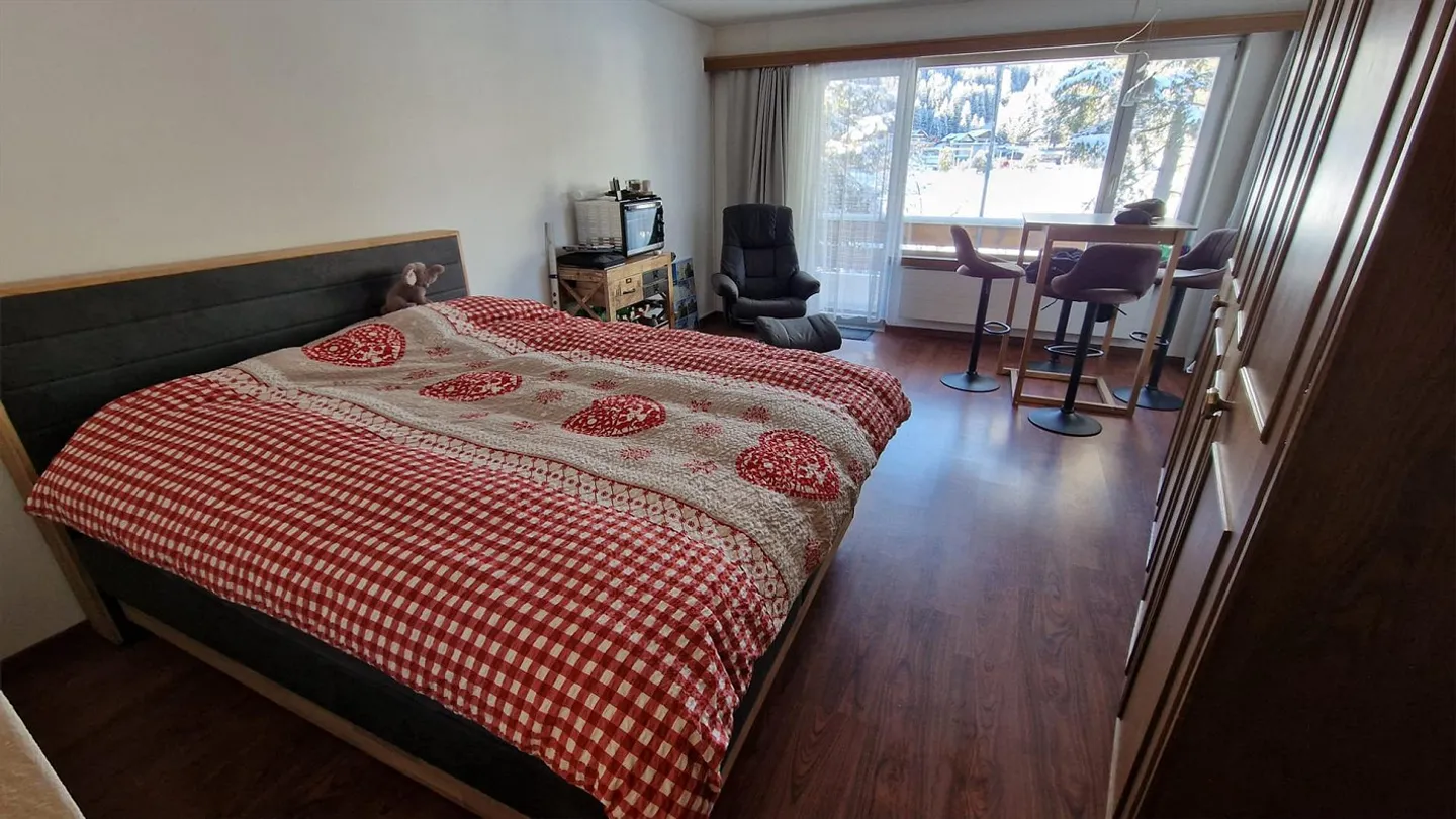 Cozy 1.5 Room Apartment with Lake View - Photo 3 of 7
