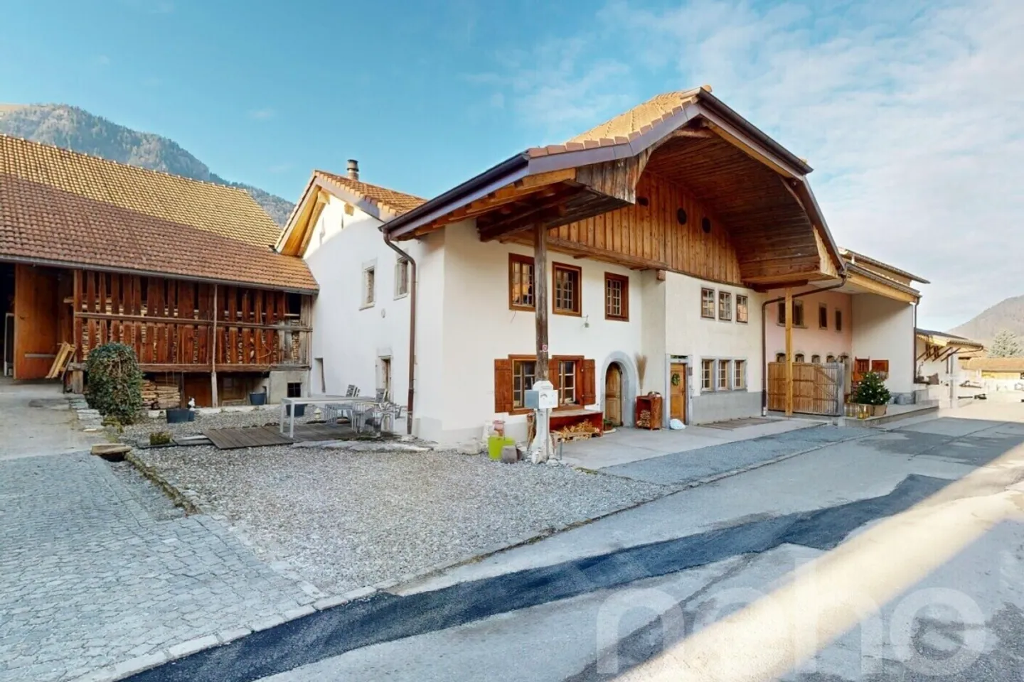 Stepped house for sale - Photo 1 of 12