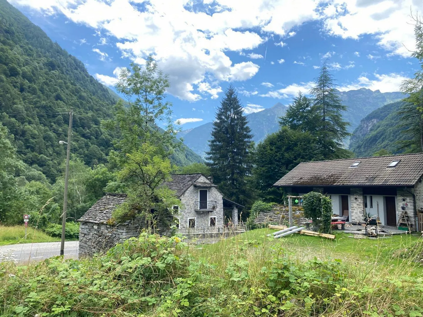 Terreno edificabile di 1029 m2 in una posizione molto tranquilla e soleggiata con vista... - Foto 7 di 11