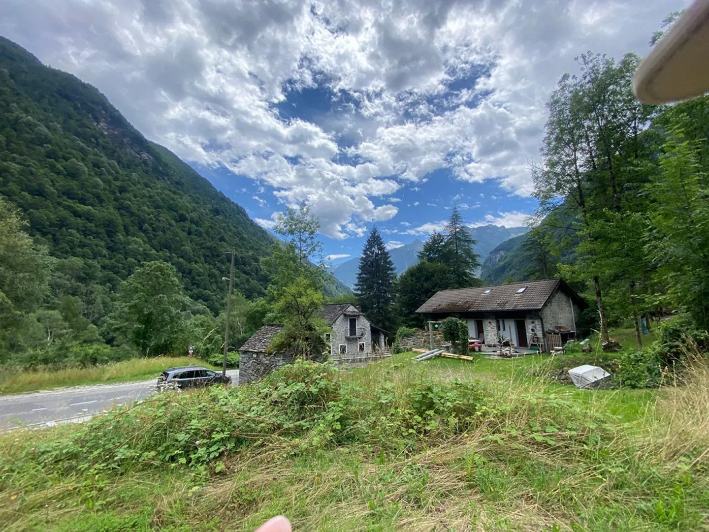 Terreno edificabile di 1029 m2 in una posizione molto tranquilla e soleggiata con vista... - Foto 9 di 11