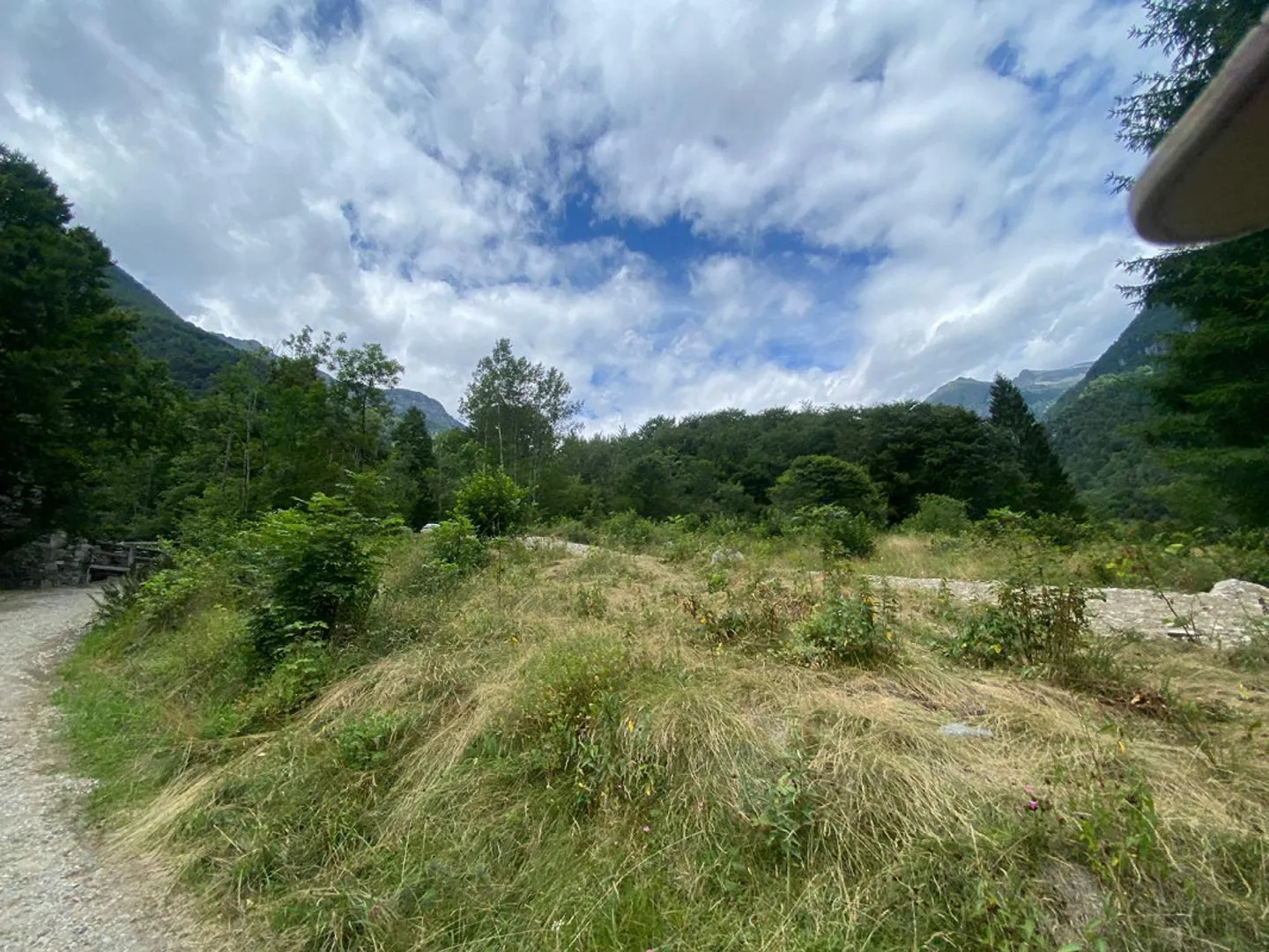 Terreno edificabile di 1029 m2 in una posizione molto tranquilla e soleggiata con vista... - Foto 8 di 11