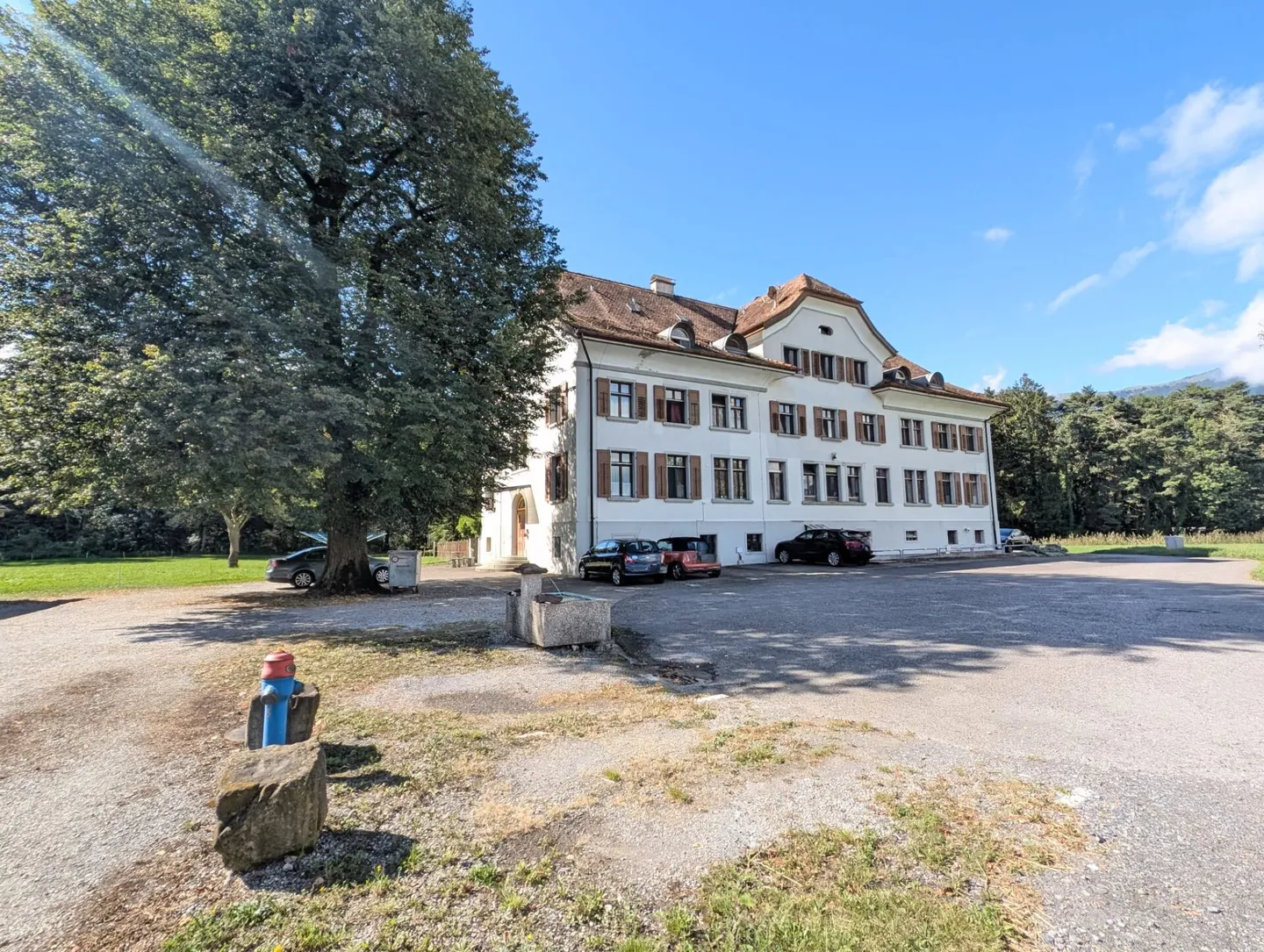 Gepflegte Liegenschaft mit einer top Rendite (10.7%) und Bergsicht - Photo 2 of 15