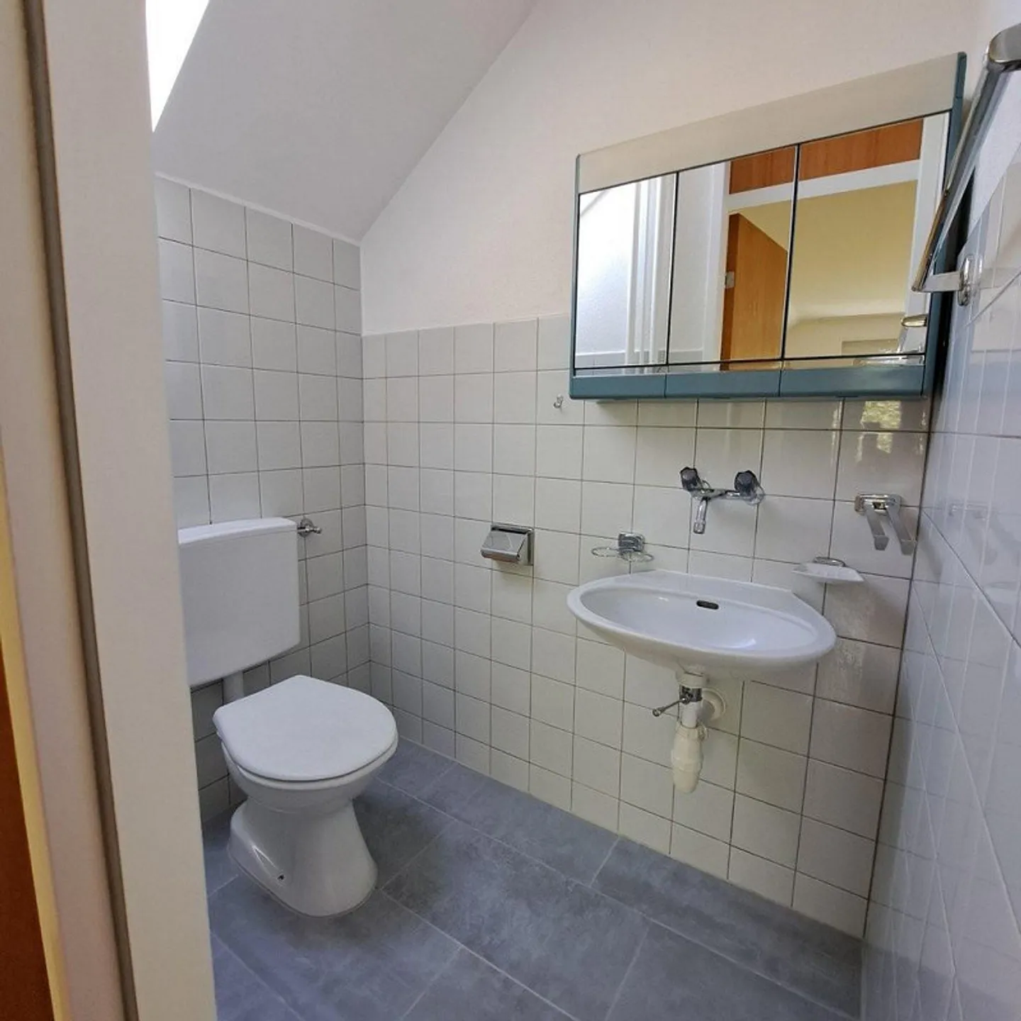 Stylish attic apartment with a magnificent view - Photo 8 of 11