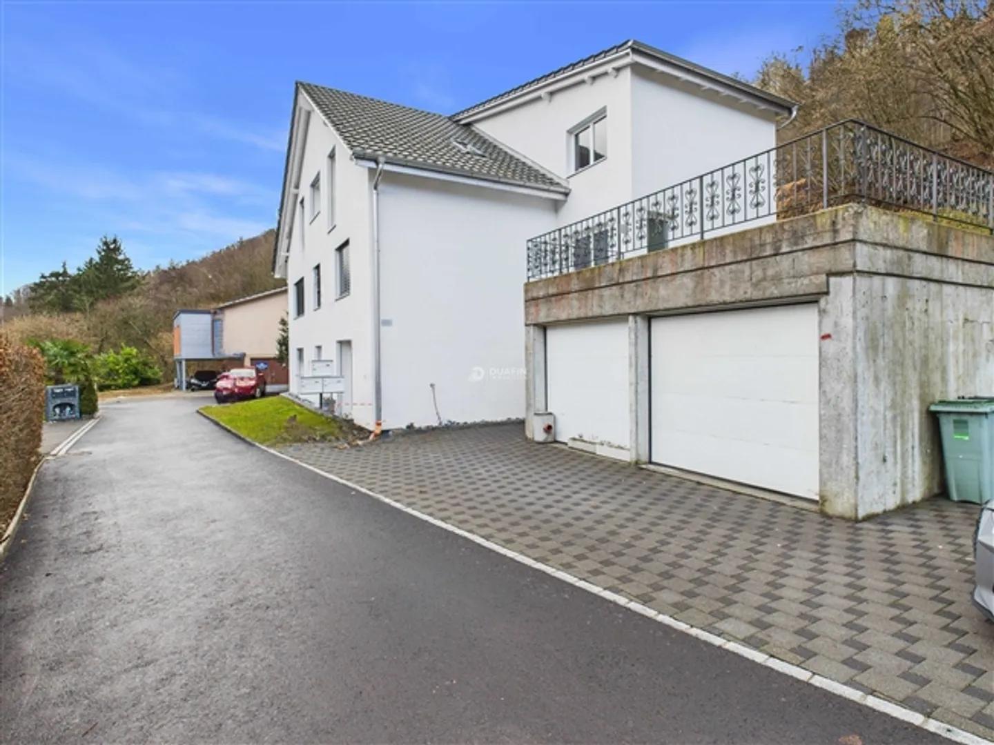 Casa a 3 famiglie, ristrutturata nel 2021, con 2 garage a Trimbach - Foto 1 di 13