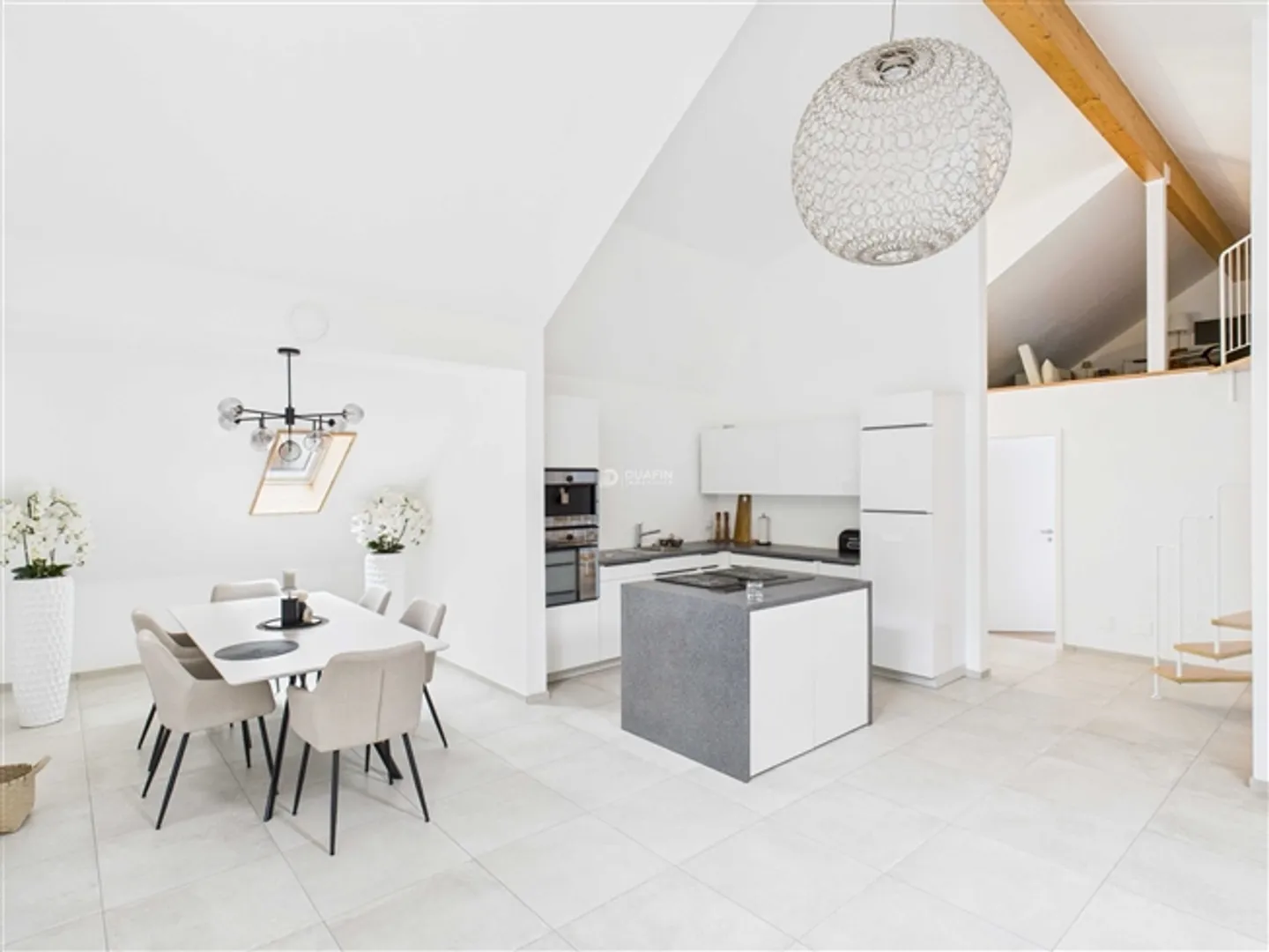 Casa a 3 famiglie, ristrutturata nel 2021, con 2 garage a Trimbach - Foto 3 di 13