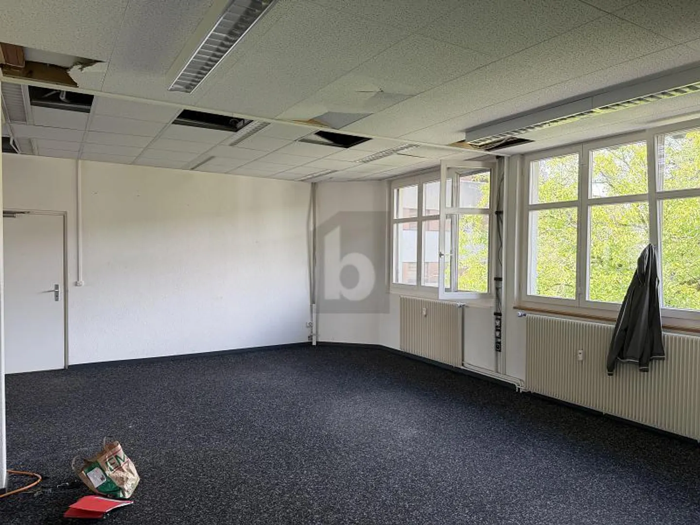 MODERN, FLEXIBLE AND CLOSE TO THE TRAIN STATION - Photo 1 of 5