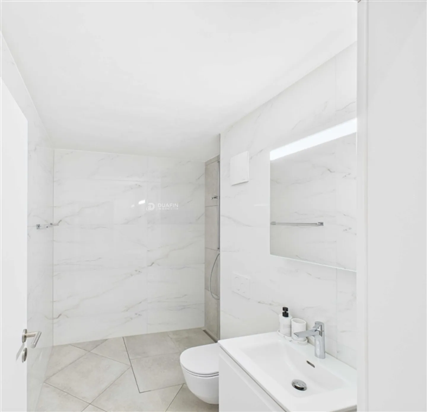 Casa a 3 famiglie, ristrutturata nel 2021, con 2 garage a Trimbach - Foto 10 di 13