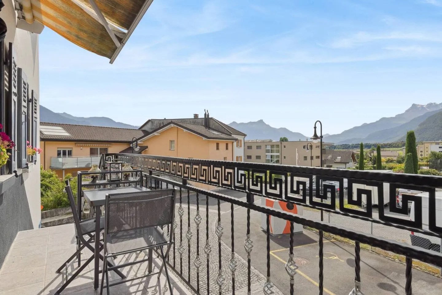 Rare investment in the heart of Vouvry: 2 apartments and parking - Photo 6 of 15