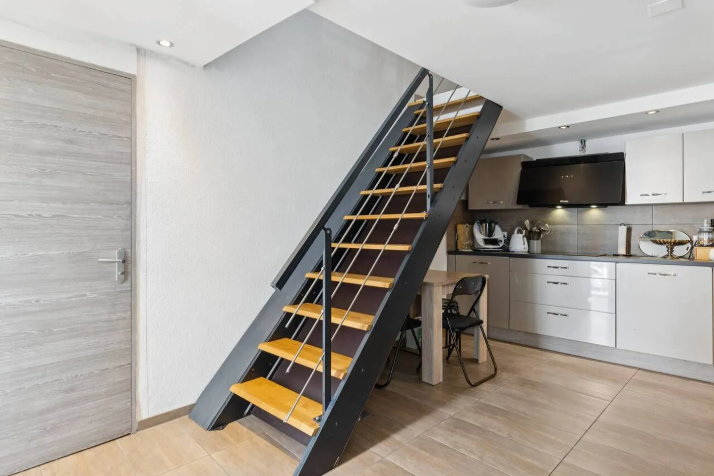 Rare investment in the heart of Vouvry: 2 apartments and parking - Photo 10 of 15