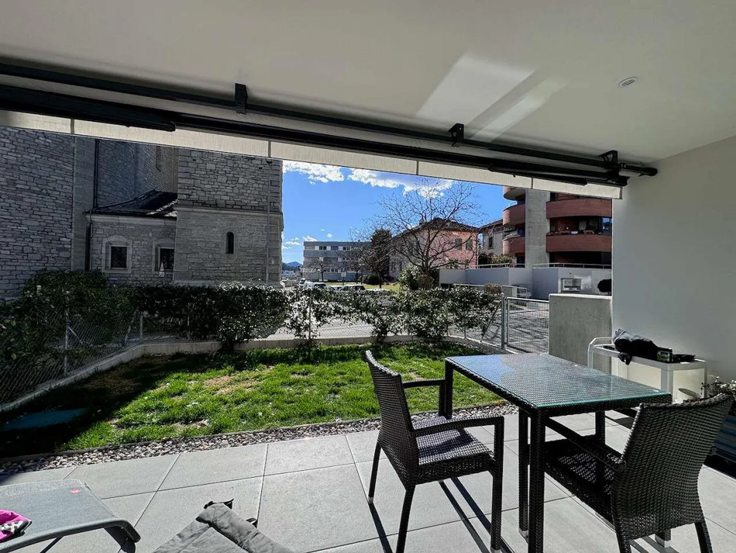 Appartement moderne de 2,5 pièces avec jardin - Photo 1 sur 12