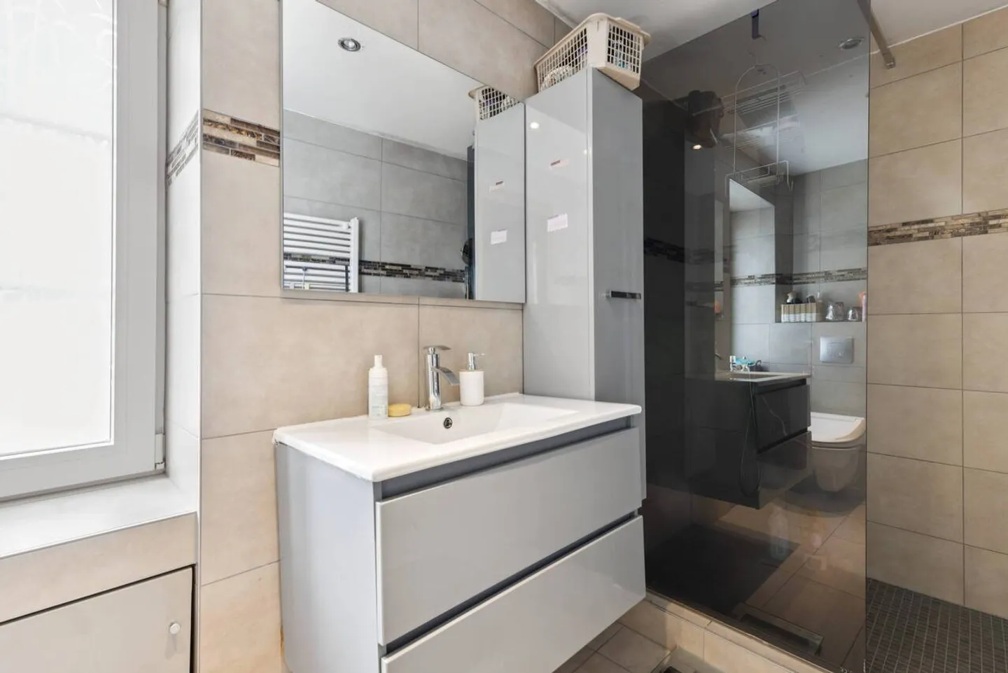 Rare investment in the heart of Vouvry: 2 apartments and parking - Photo 13 of 15