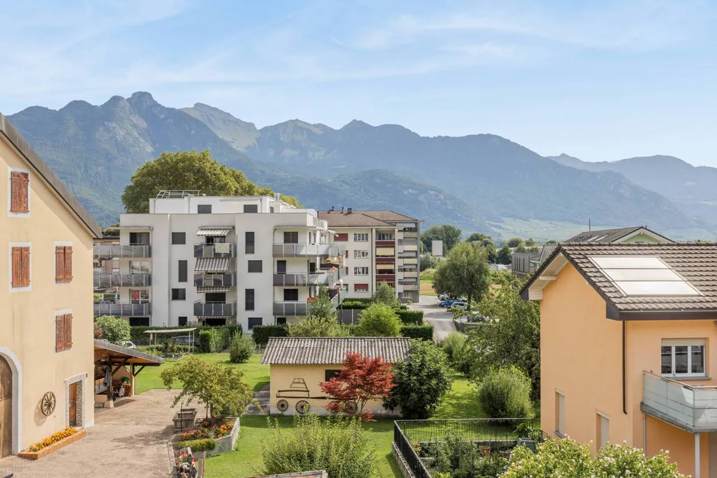 Rare investment in the heart of Vouvry: 2 apartments and parking - Photo 15 of 15