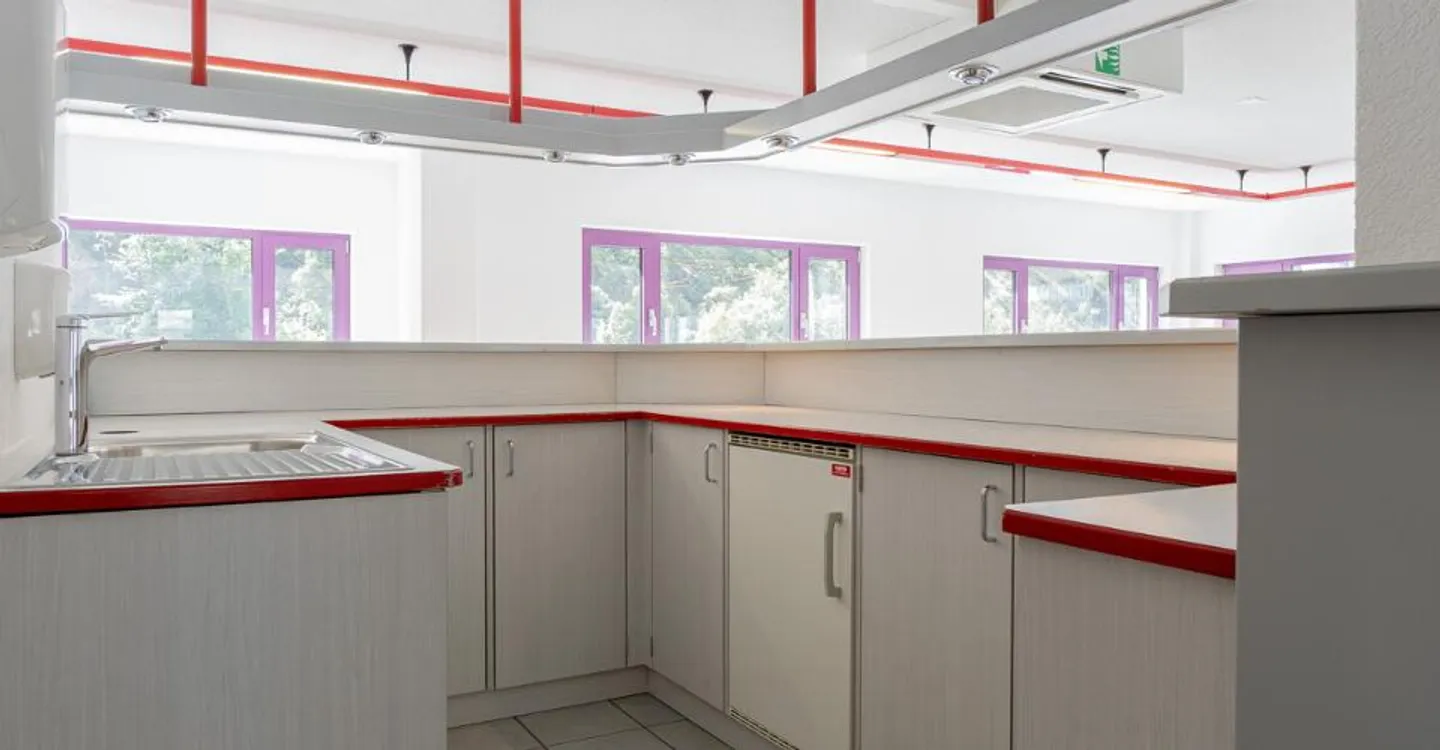 Spazio ufficio divisibile e laboratorio in una posizione ideale a Visp - Foto 4 di 12