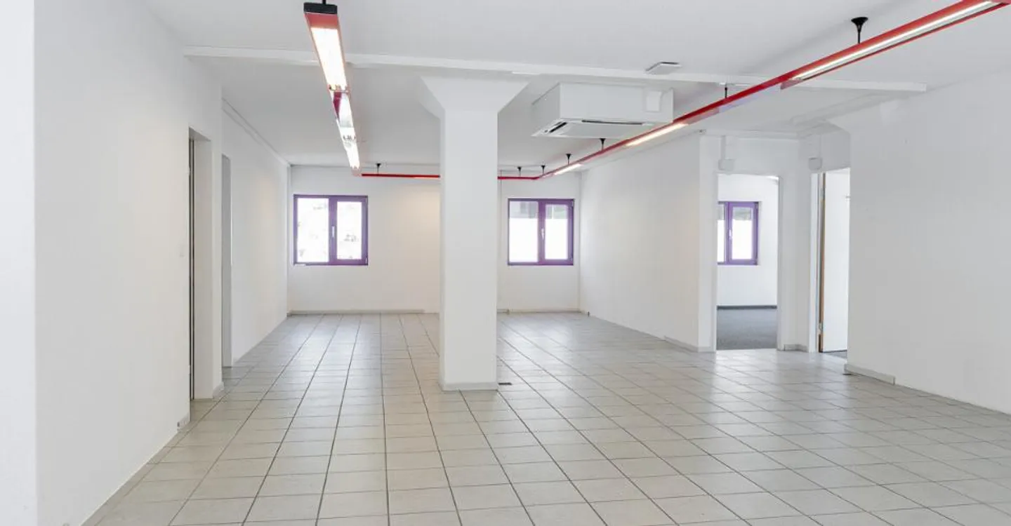 Spazio ufficio divisibile e laboratorio in una posizione ideale a Visp - Foto 7 di 12