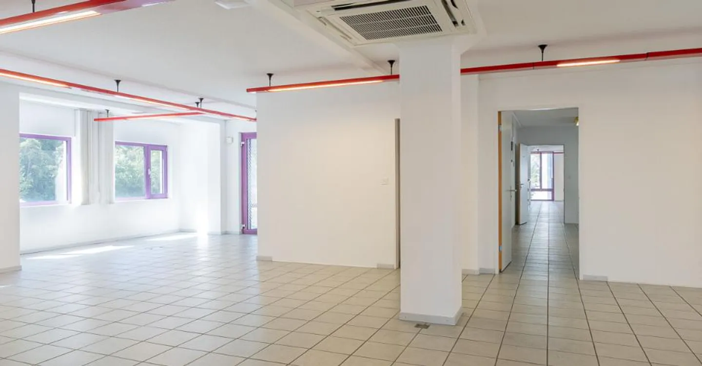 Spazio ufficio divisibile e laboratorio in una posizione ideale a Visp - Foto 8 di 12
