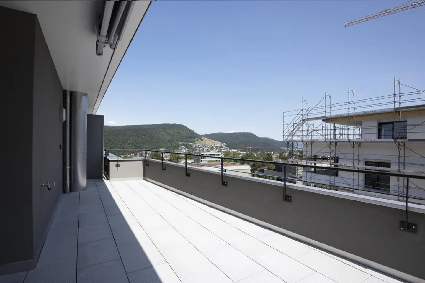 Dreamlike penthouse apartment with a view and private laundry room - Photo 9 of 9