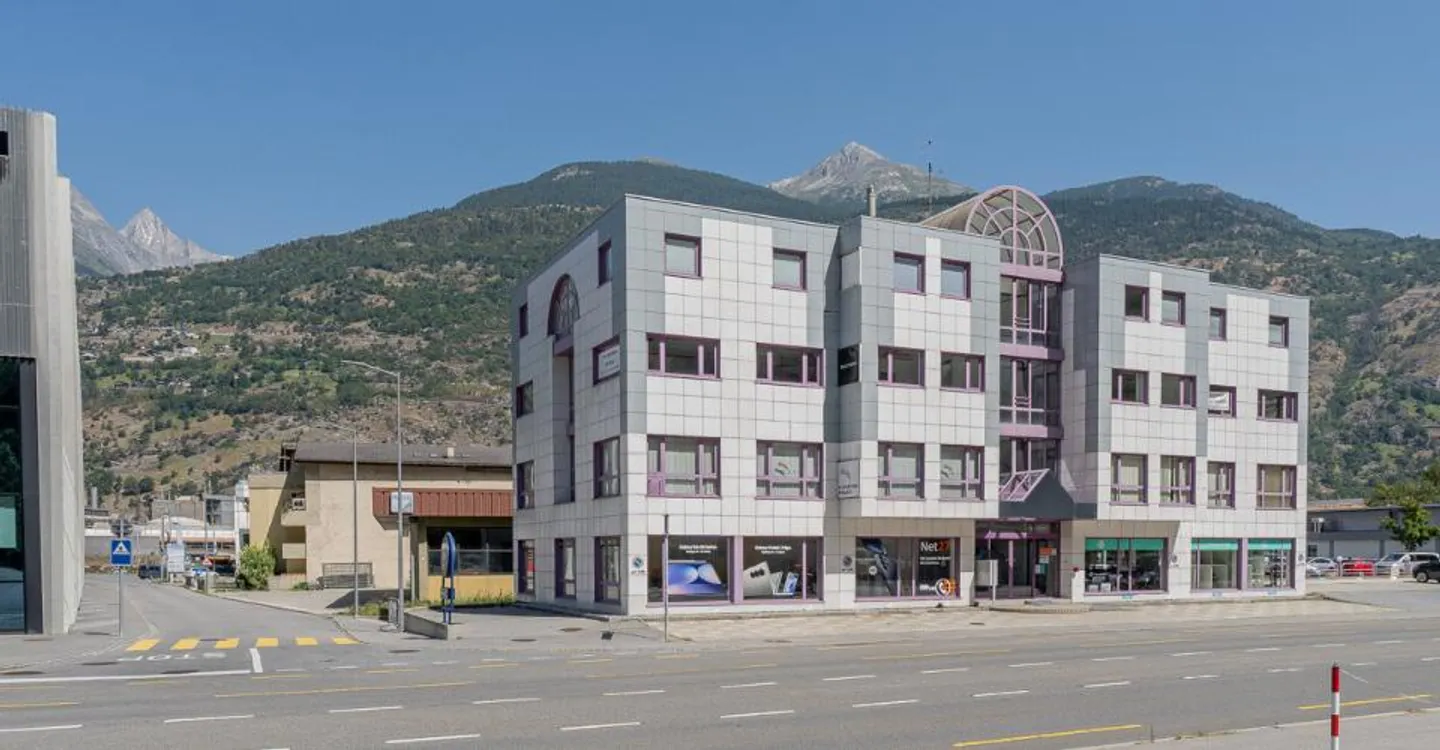 Spazio ufficio divisibile e laboratorio in una posizione ideale a Visp - Foto 1 di 12