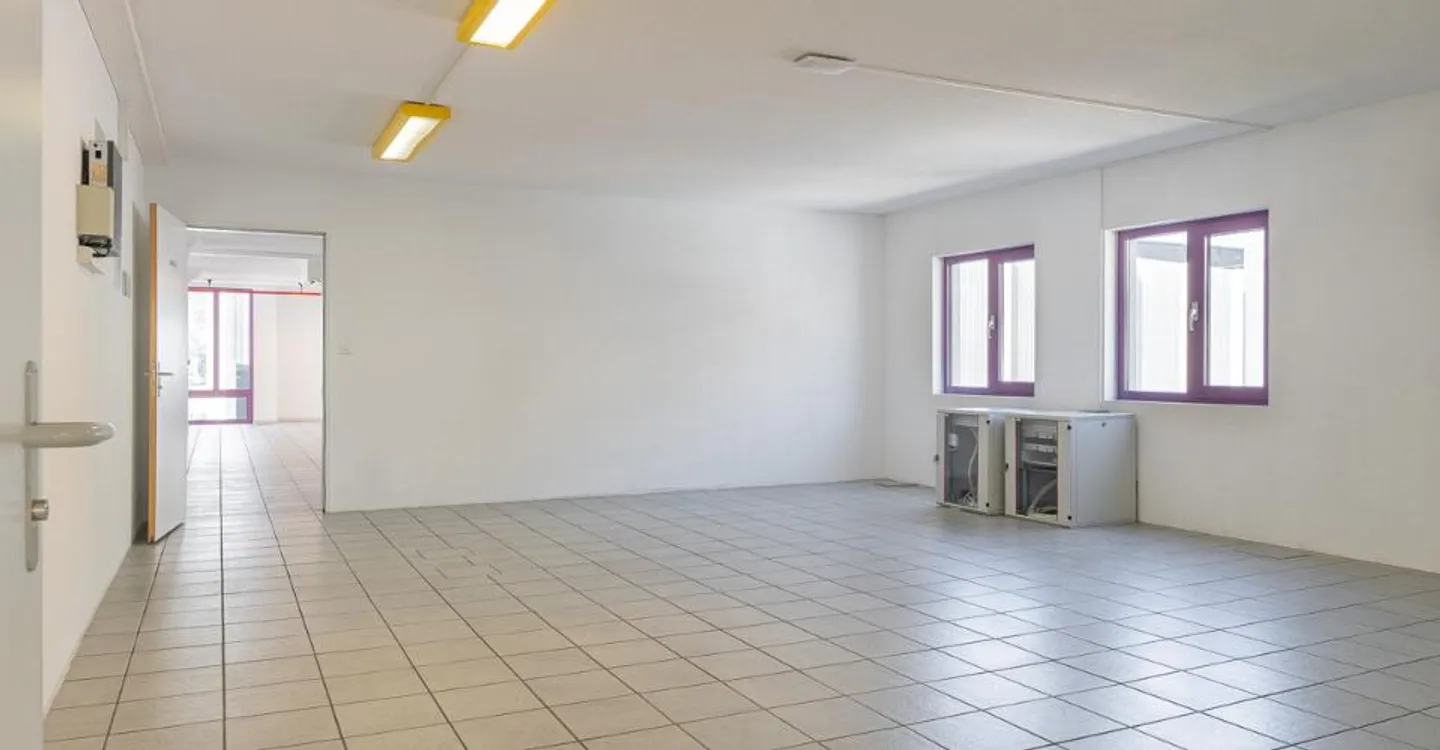 Spazio ufficio divisibile e laboratorio in una posizione ideale a Visp - Foto 10 di 12