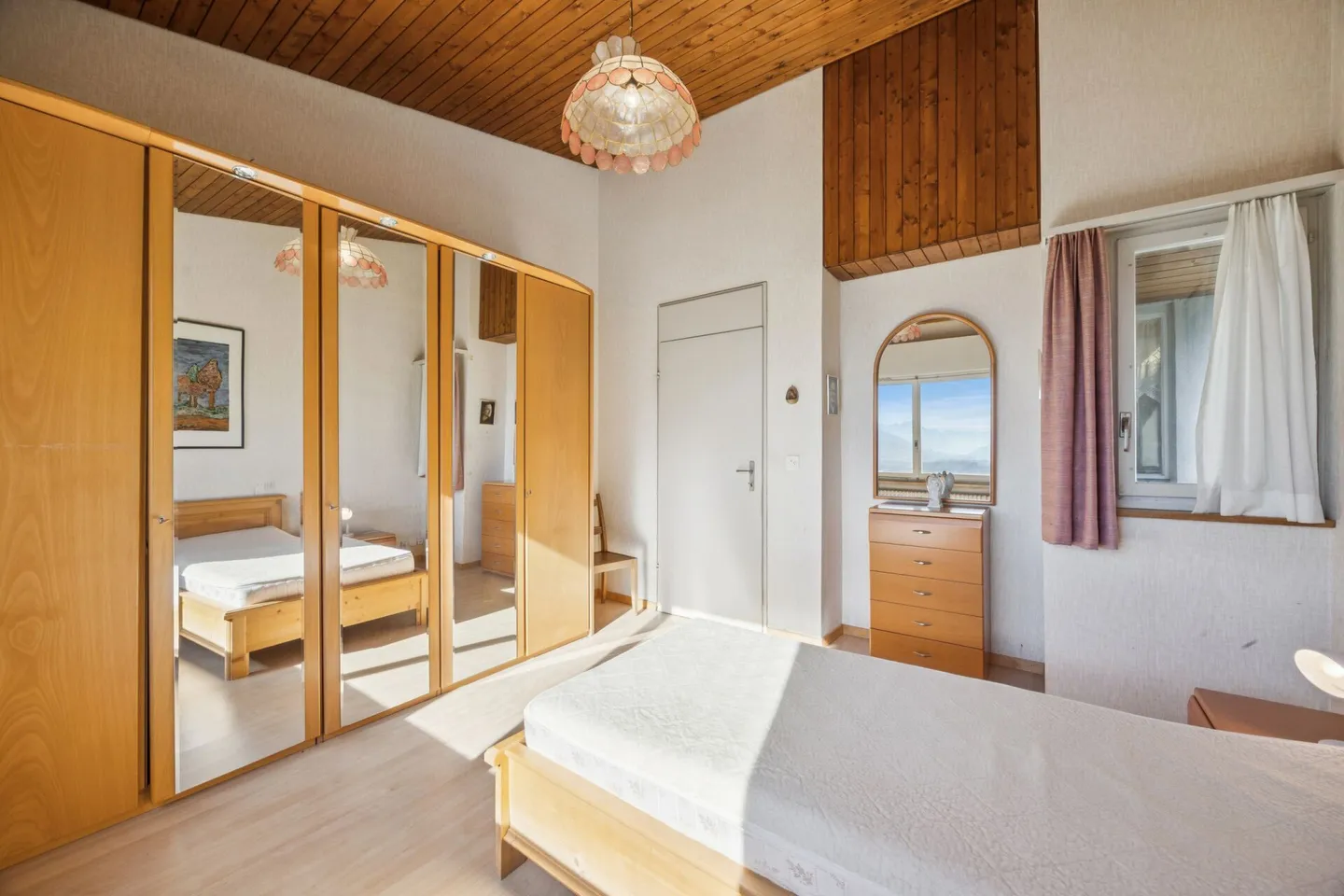 Charming 7.5-room single-family house with a wide view and great potential - Photo 7 of 13