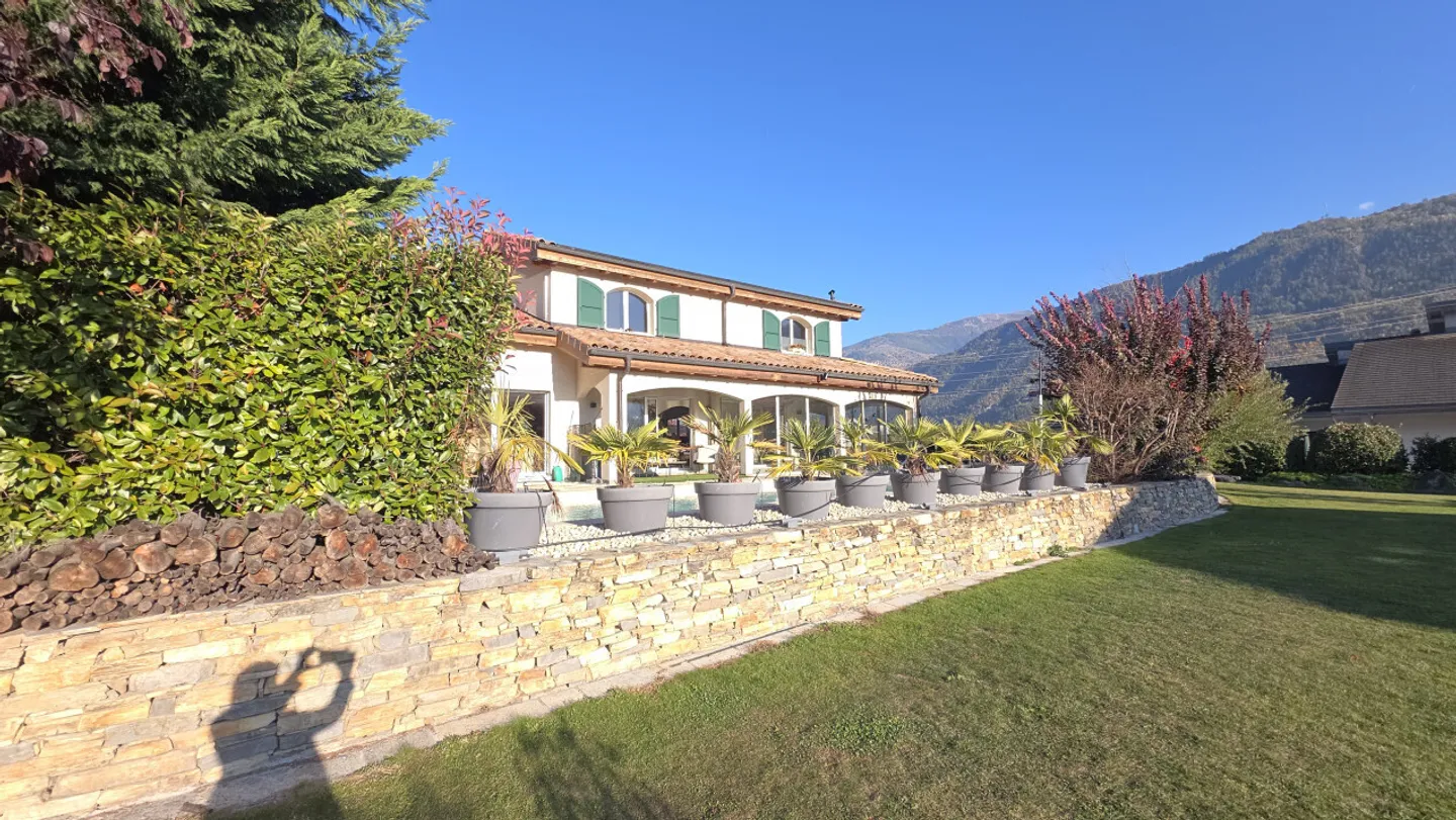 hochwertige Villa - Foto 1 von 13