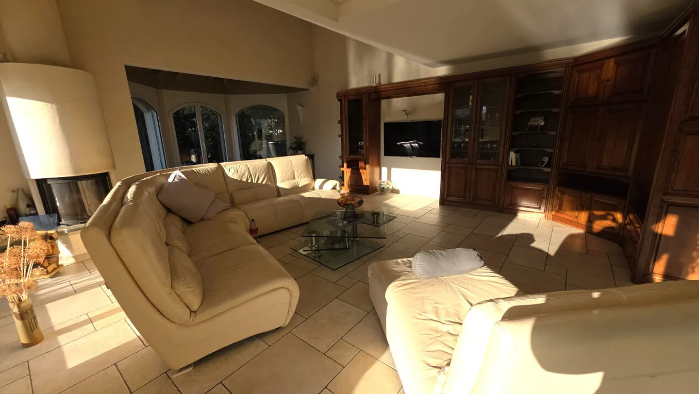 hochwertige Villa - Foto 4 von 13