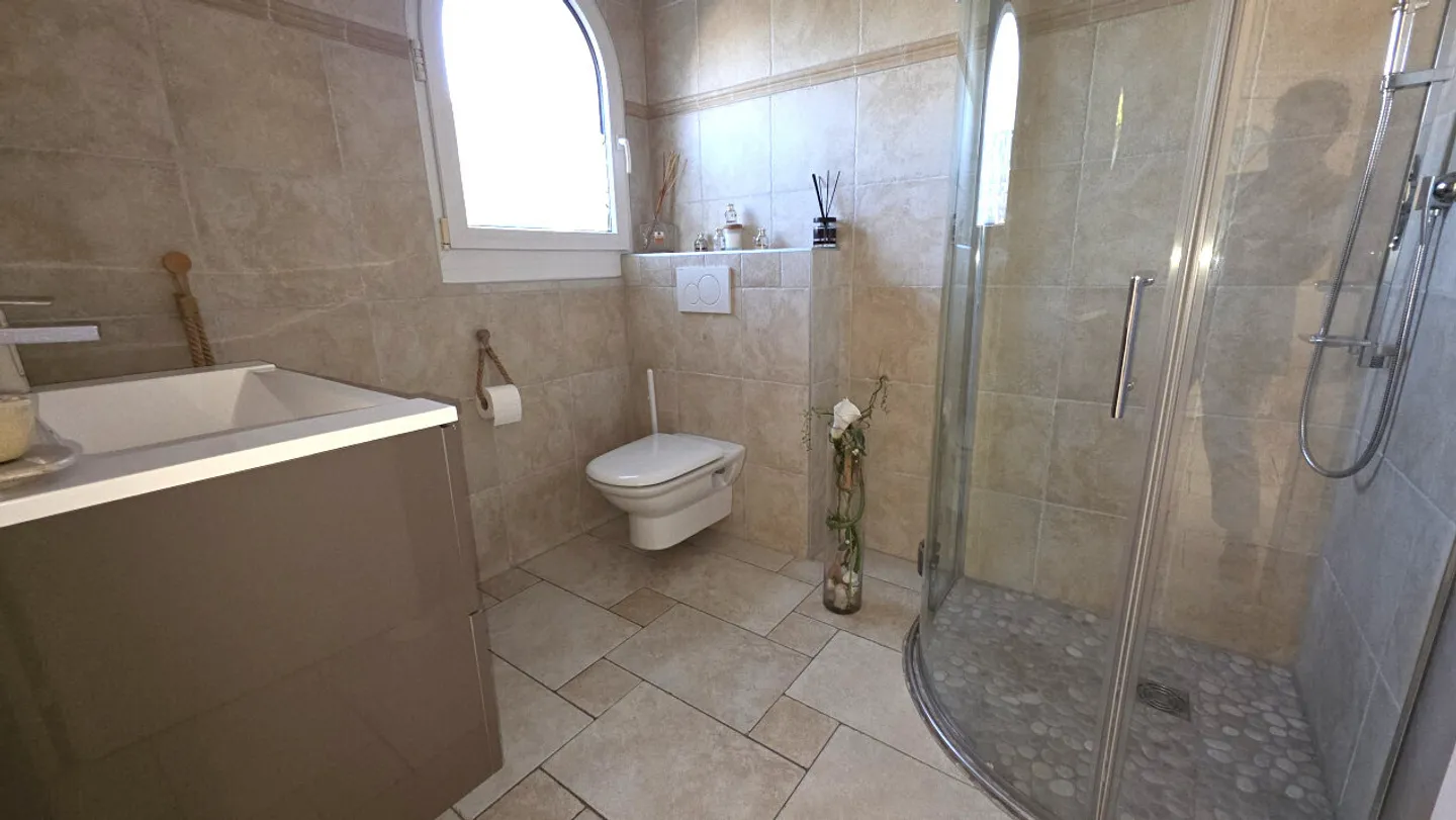 hochwertige Villa - Foto 9 von 13