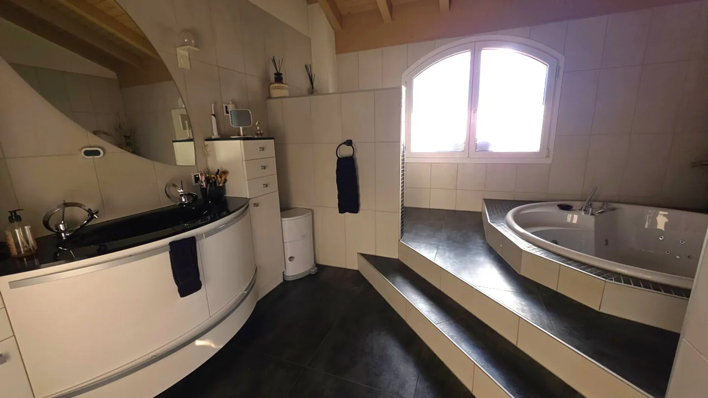 hochwertige Villa - Foto 12 von 13