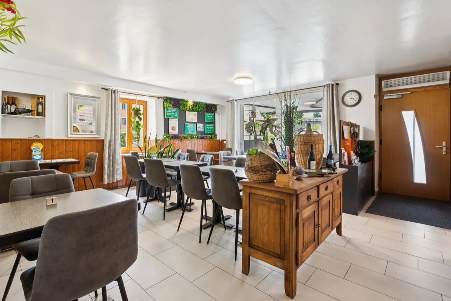 Immeuble mixte avec restaurant- Excellent potentiel de rendement - Photo 4 sur 11