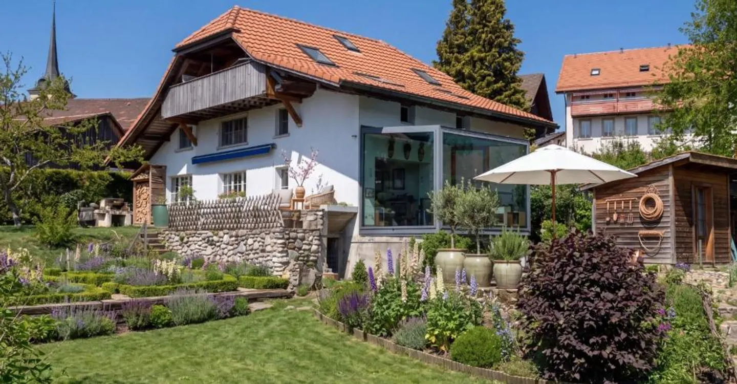 Charaktervolles 6.5-Zimmer-Landhaus - Foto 1 von 7